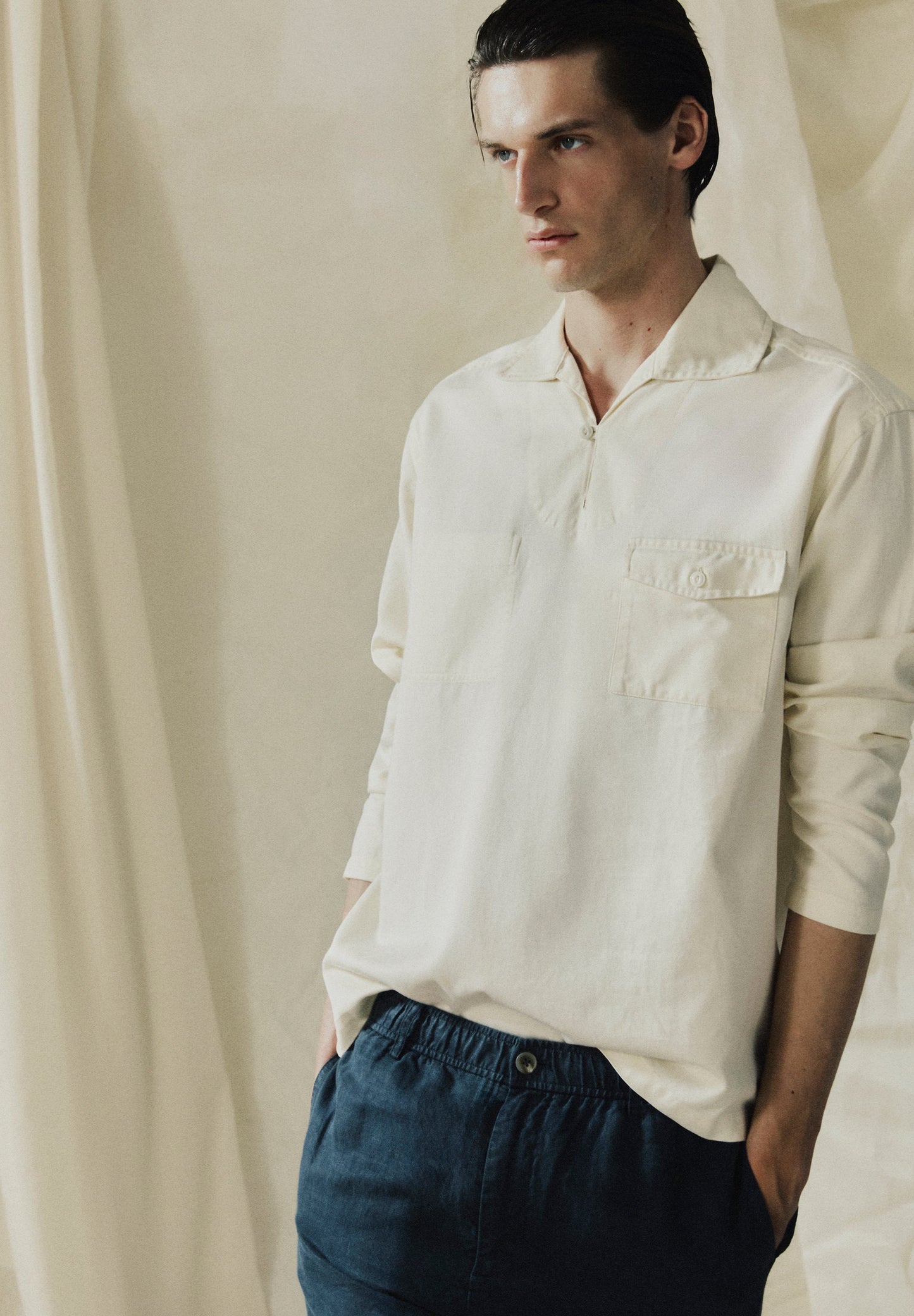 POLERA BOLSILLO CON BOTÓN