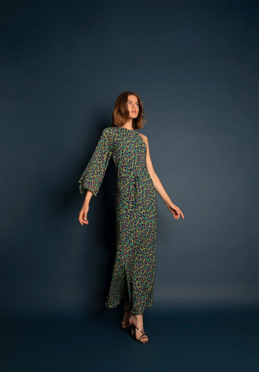 VESTIDO LARGO ASIMÉTRICO ANIMAL PRINT - Main Image