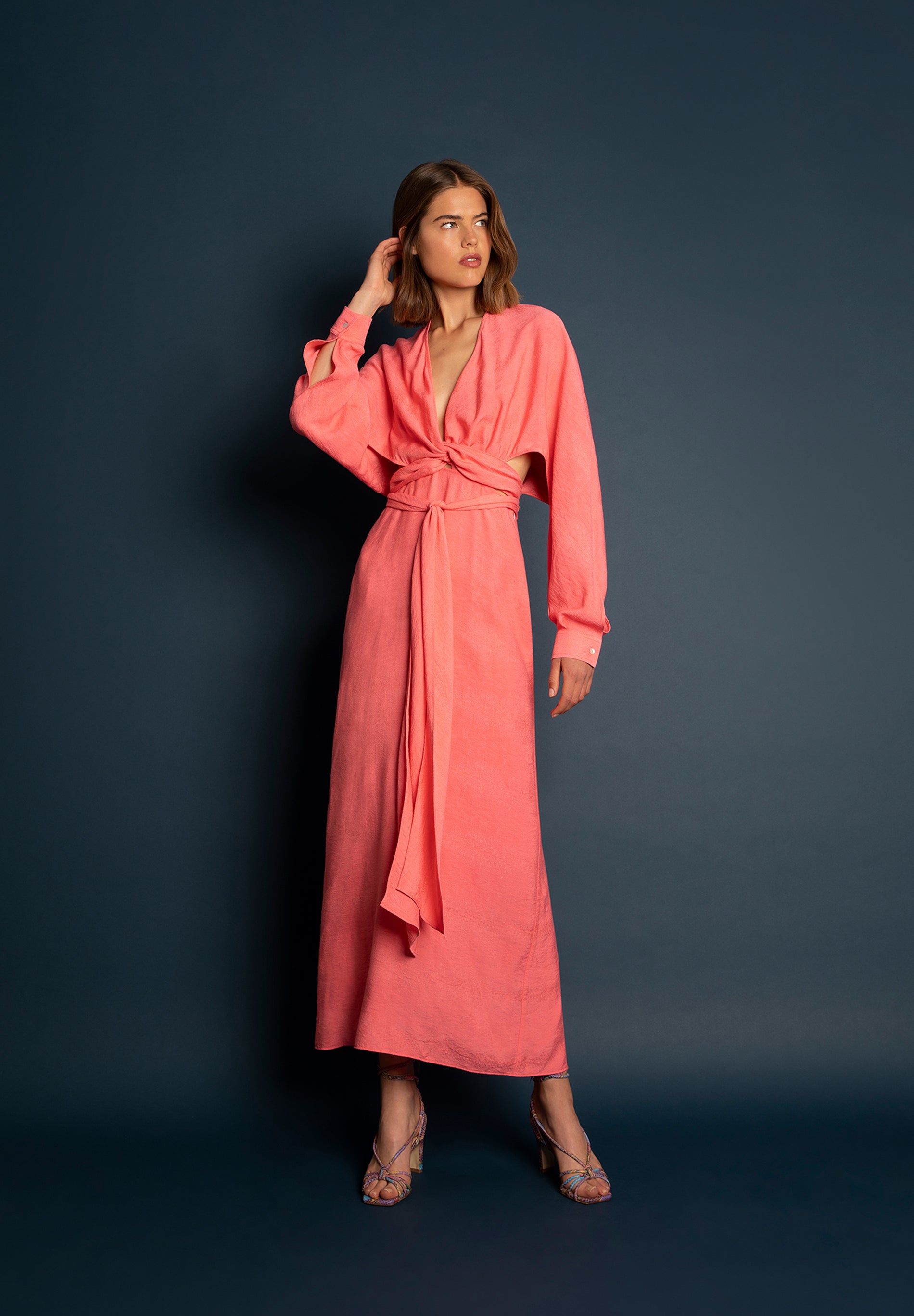 VESTIDO ABERTURAS LAZADA