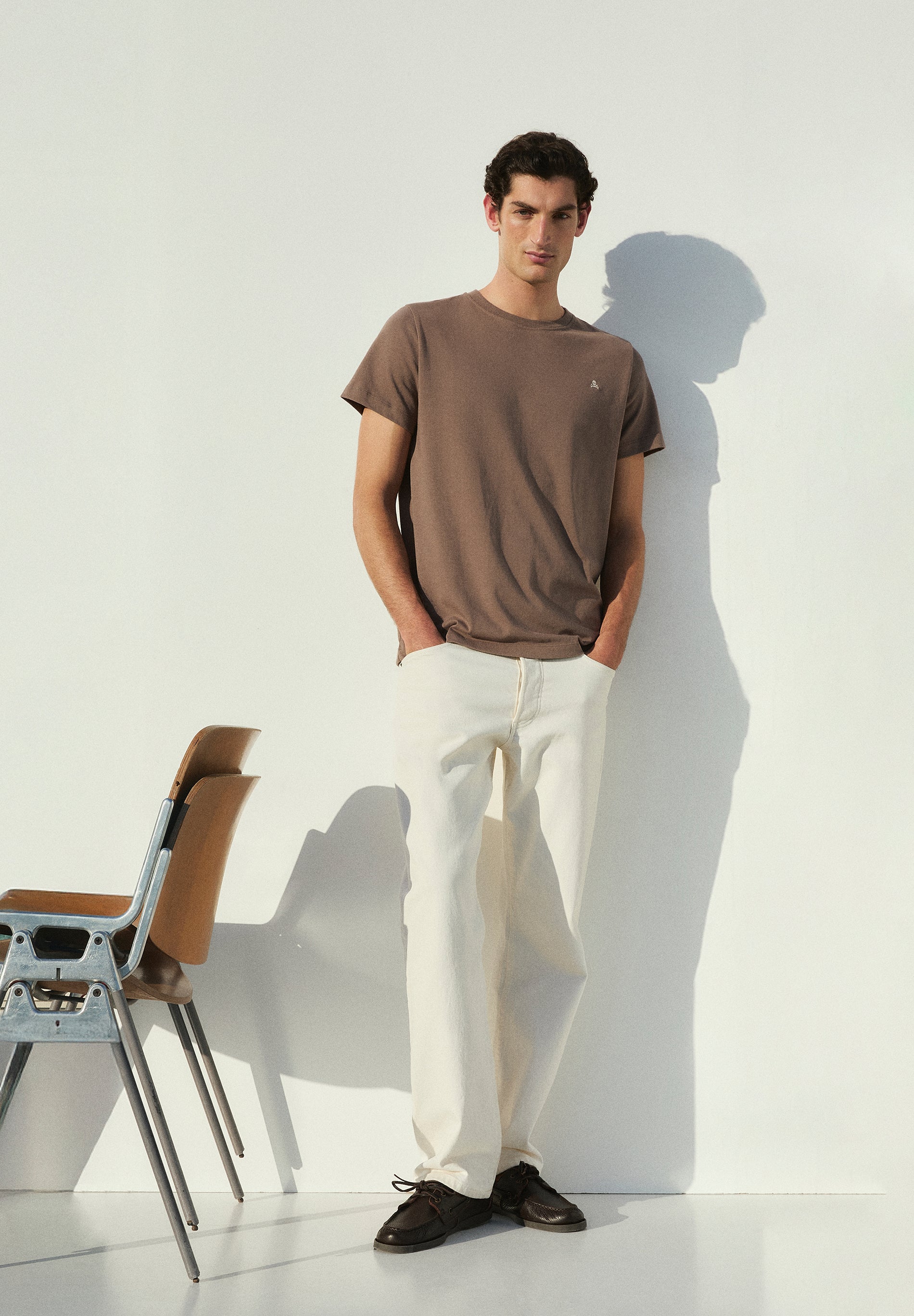 POLERA CALAVERA BORDADA TONO