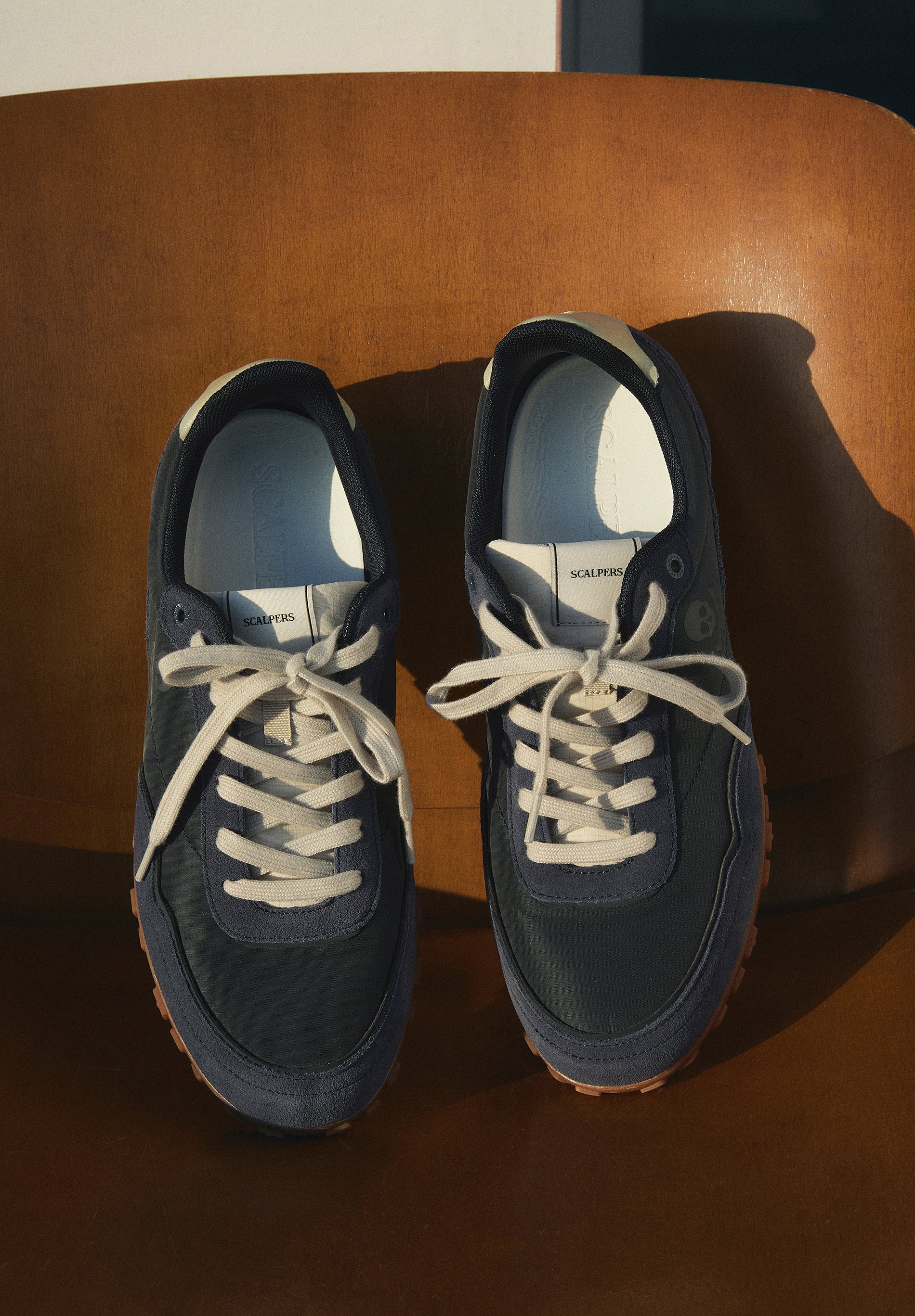 SNEAKERS CALAVERA LATERAL