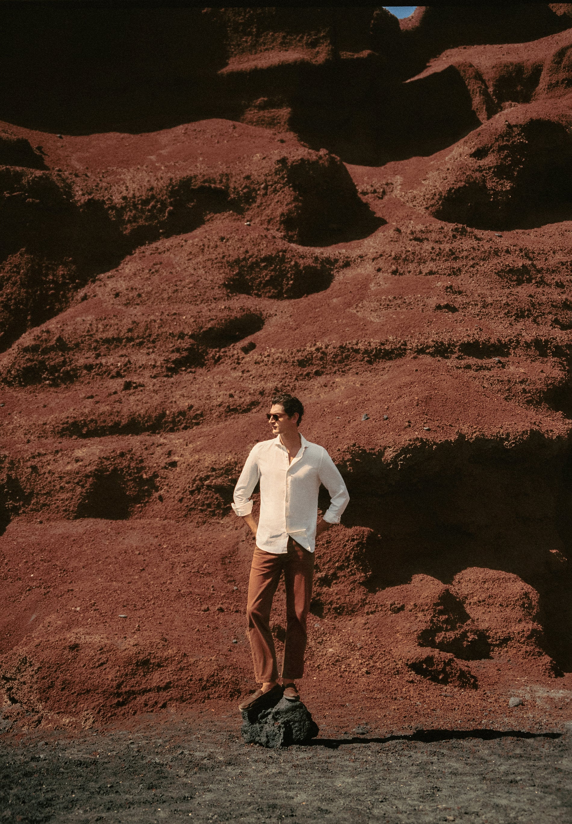 CAMISA CALAVERA BORDADA TONO