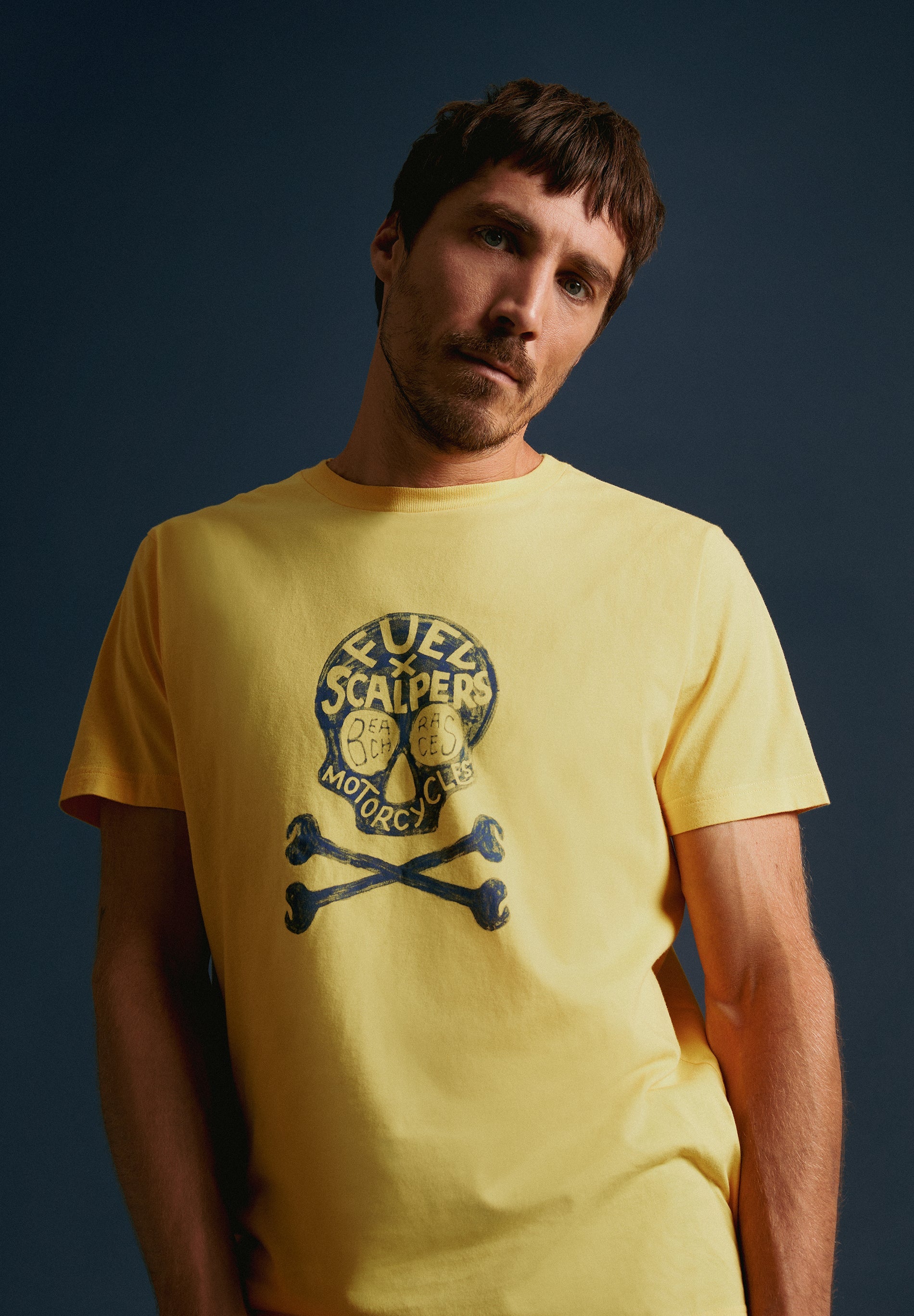 CAMISETA CALAVERA FRONTAL SCALPERS X FUEL