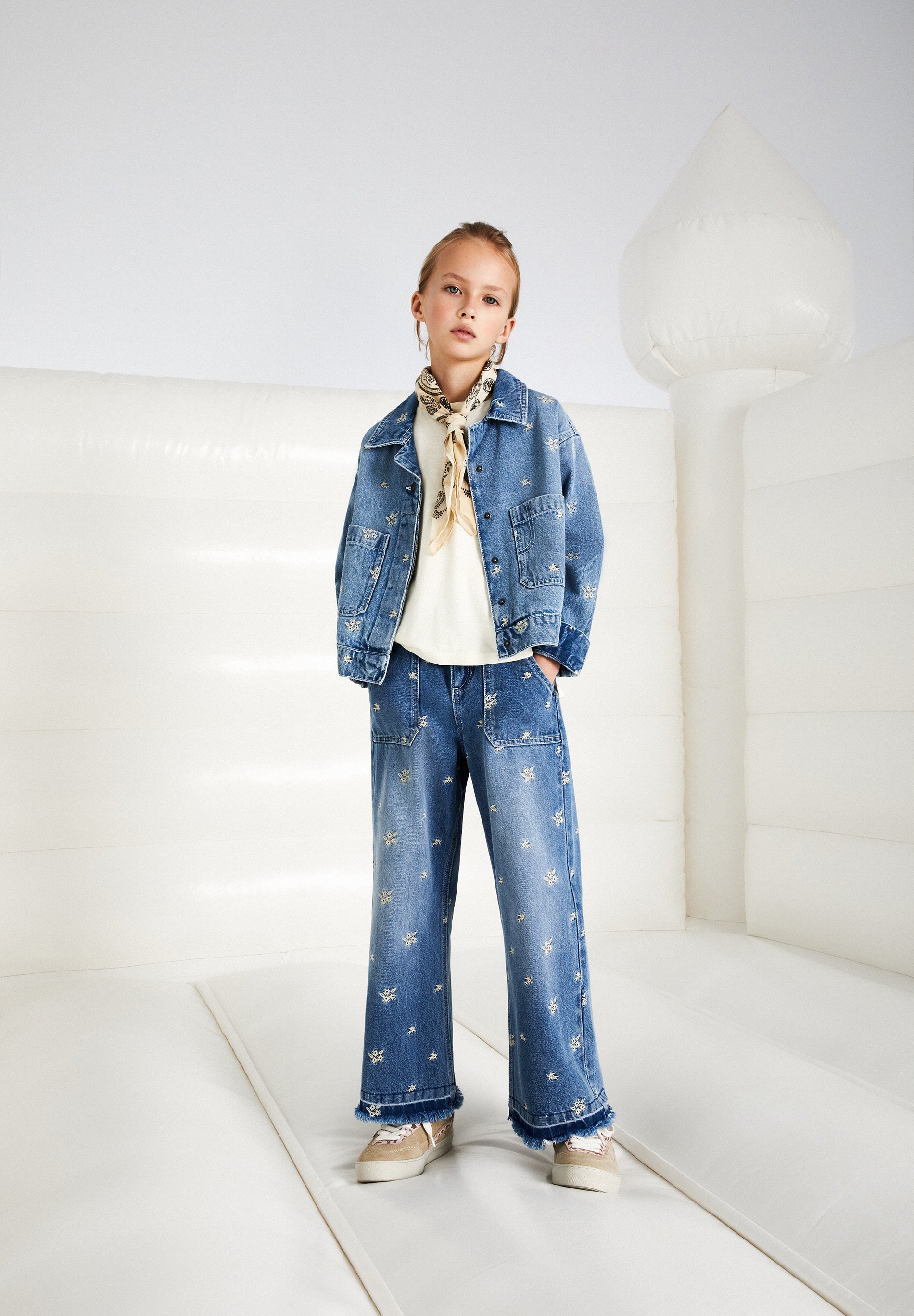 JEANS DETALLES BORDADOS