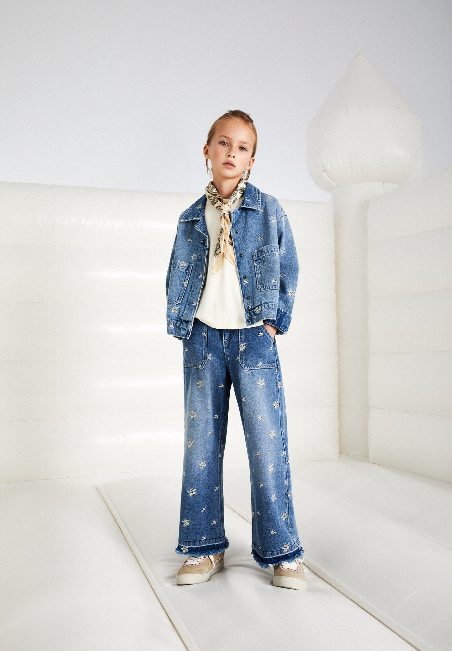 CHAQUETA DENIM DETALLES BORDADOS