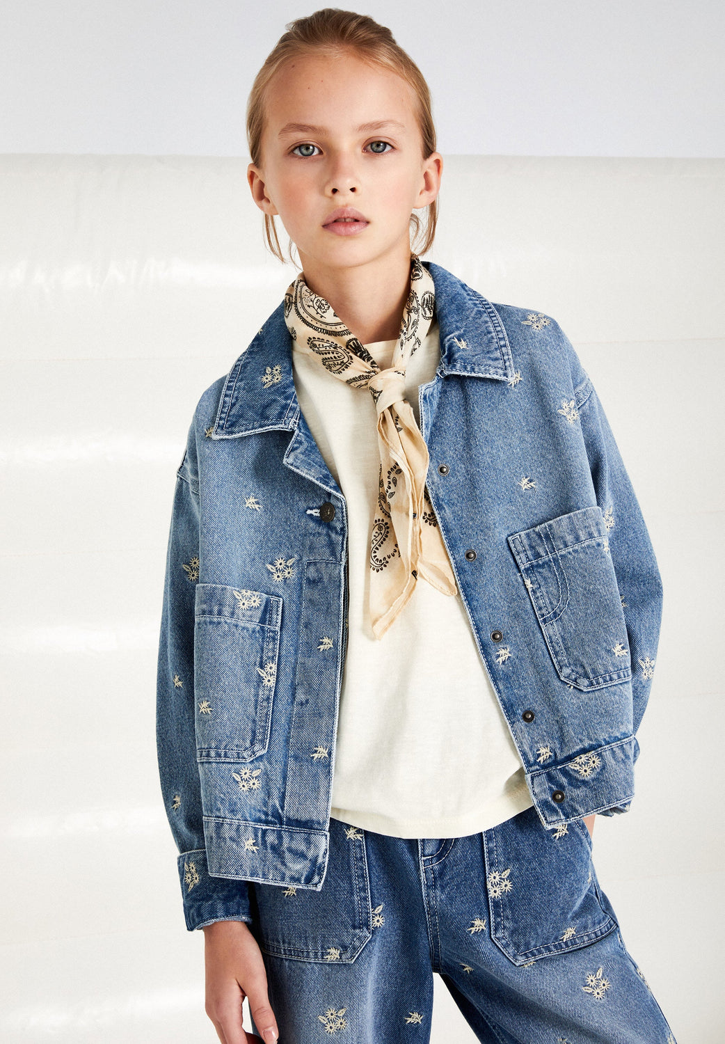 JEANS DETALLES BORDADOS - Scalpers