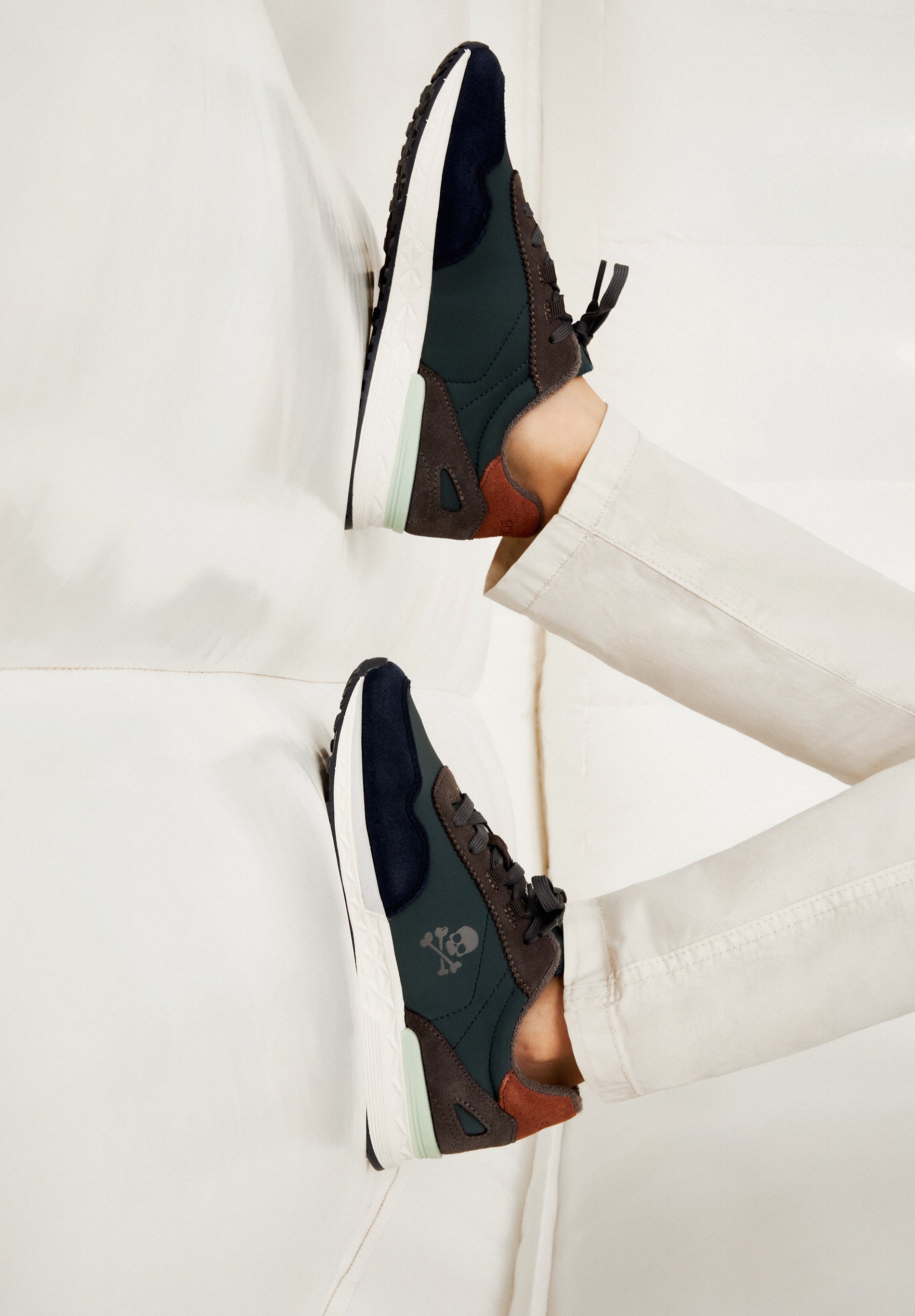 SNEAKERS CALAVERA LATERAL