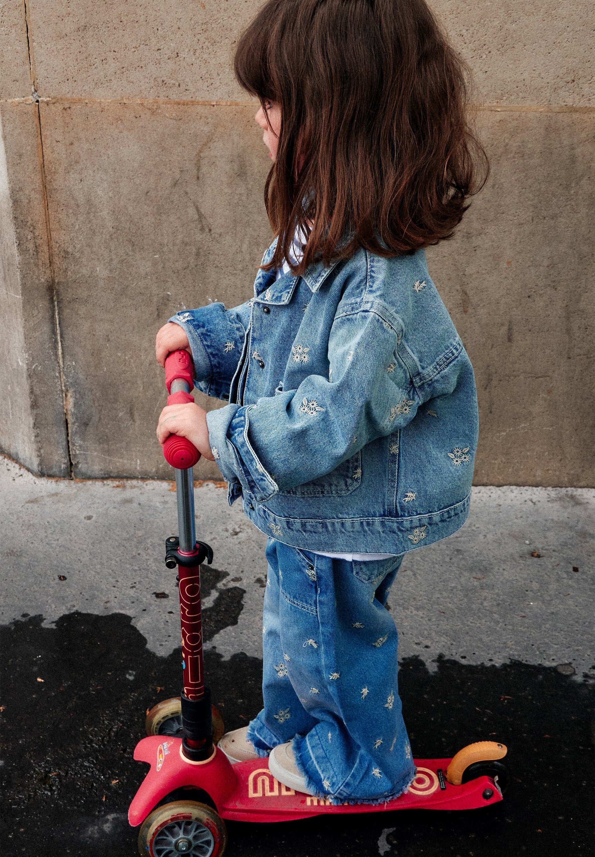 CHAQUETA DENIM DETALLES BORDADOS