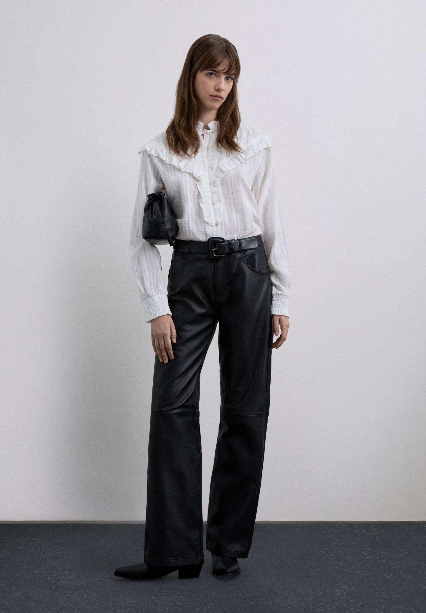 PANTALÓN PIEL RECTO TIRO ALTO