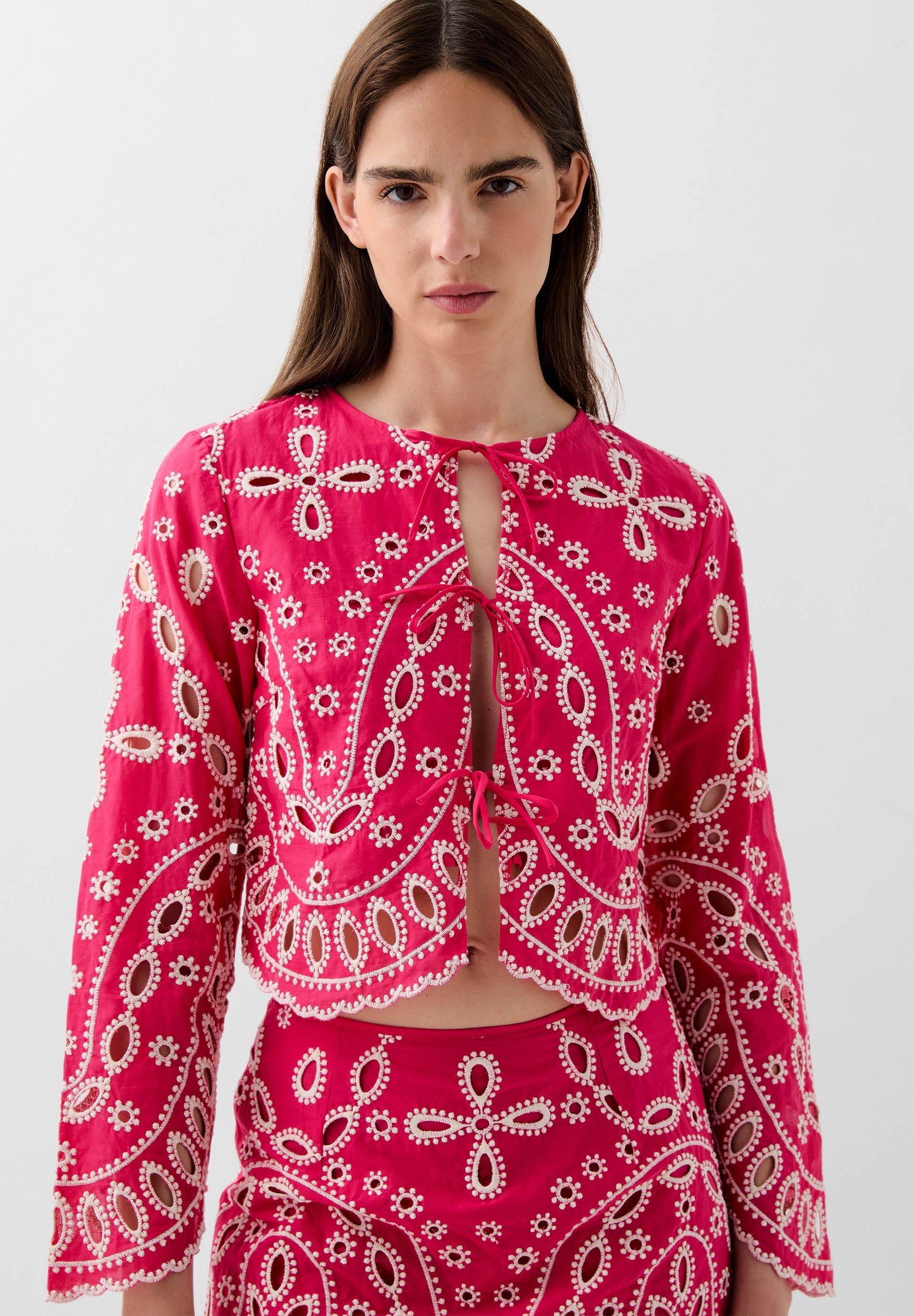 CAMISA BORDADOS CONTRASTE