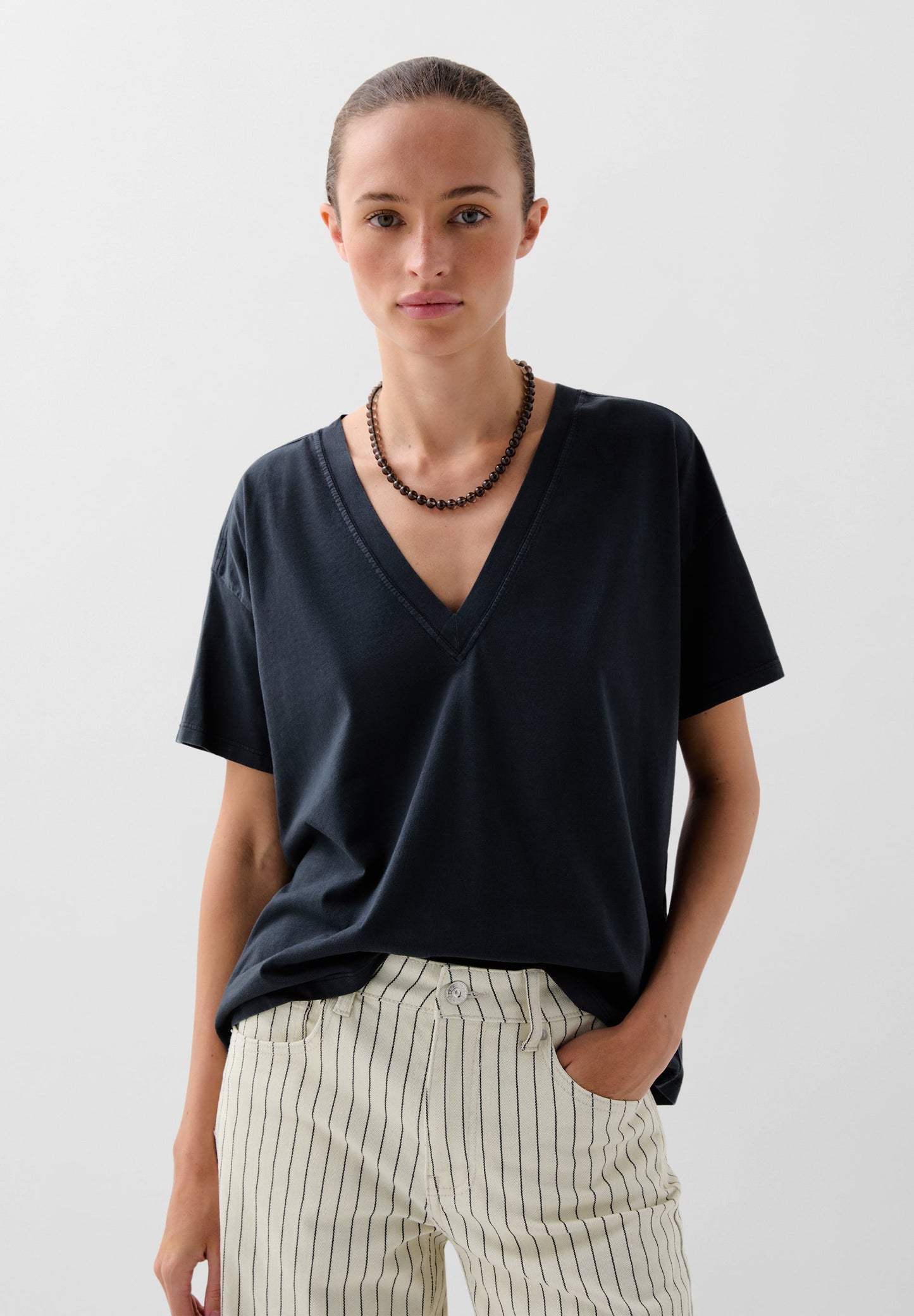 POLERA BÁSICA ESCOTE V