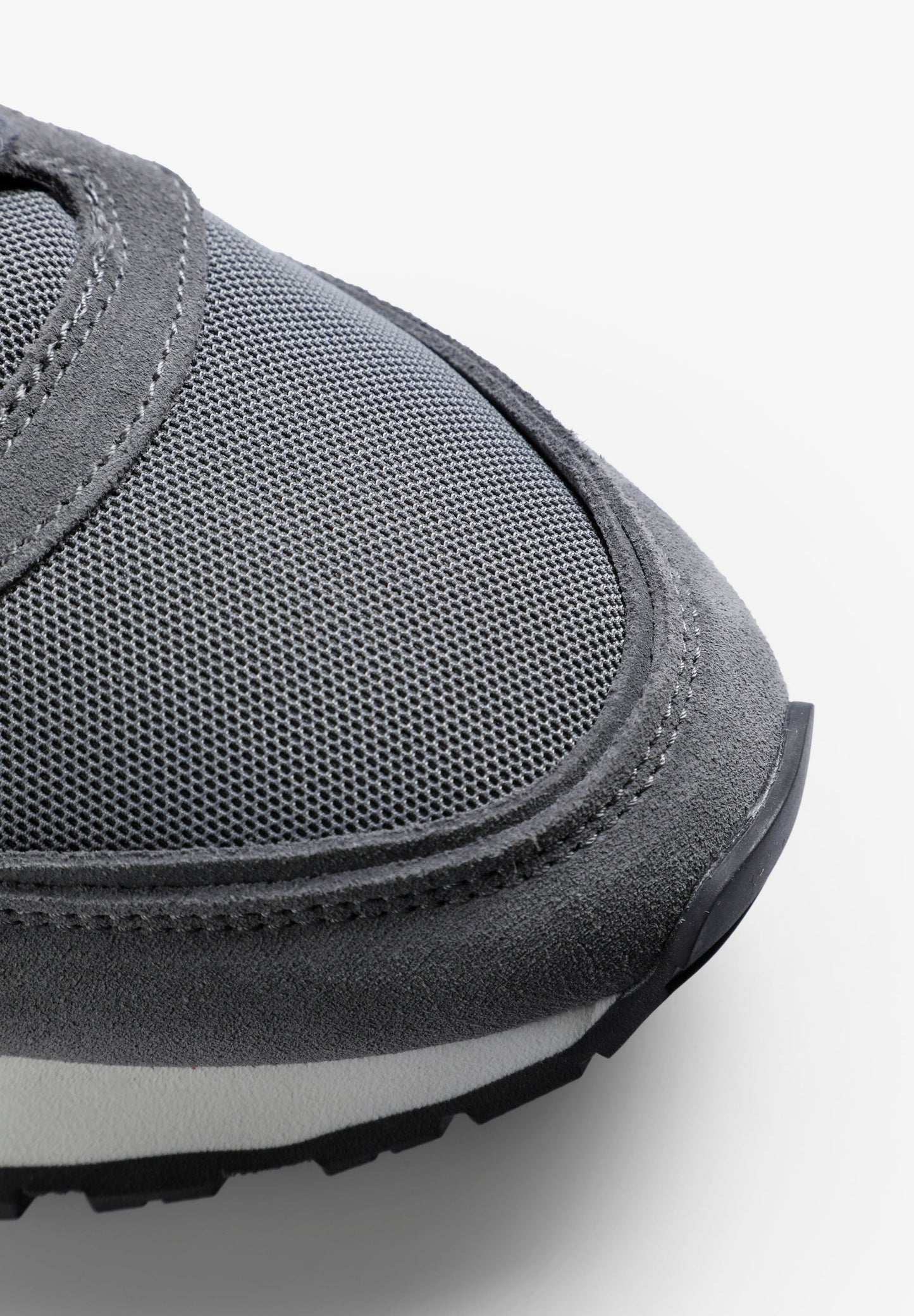 SNEAKERS LIGERAS CALAVERA CONTRASTE