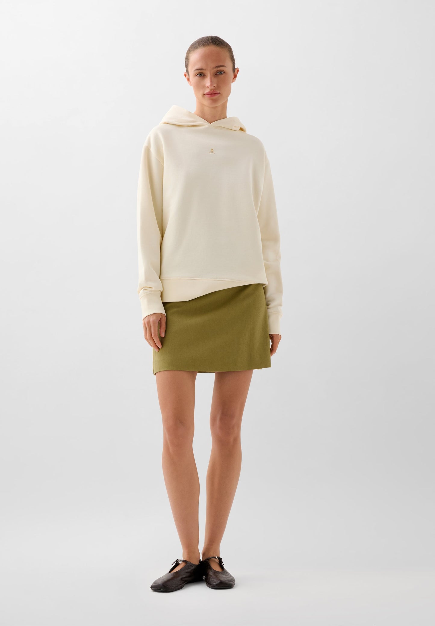 POLERÓN CAPUCHA CALAVERA BORDADA