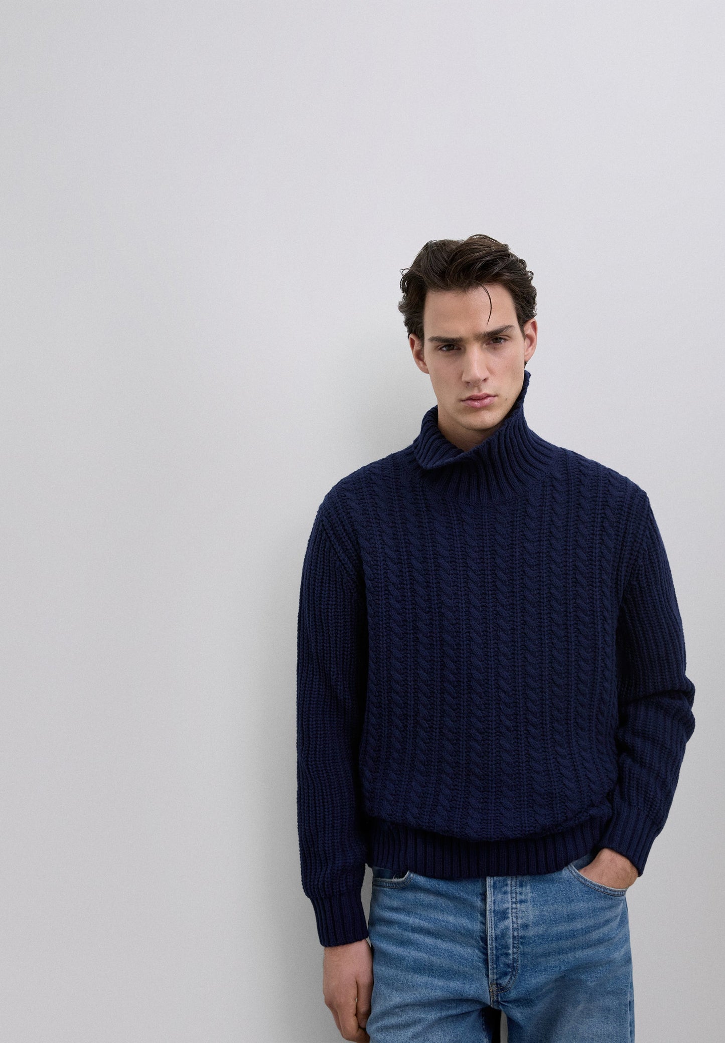 CHALECO CUELLO ALTO TRENZADO