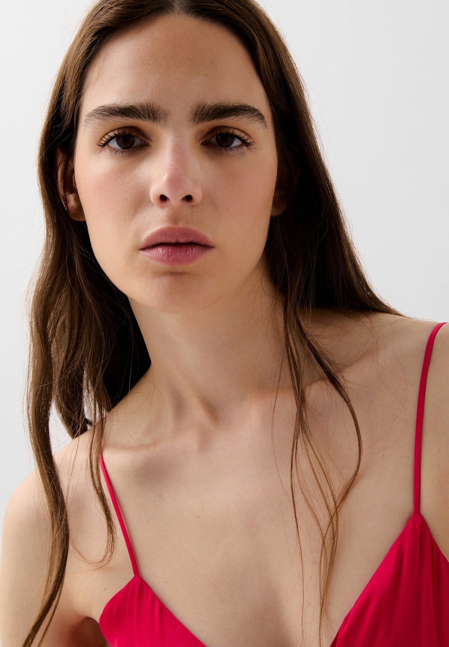 VESTIDO ESCOTE ASIMÉTRICO