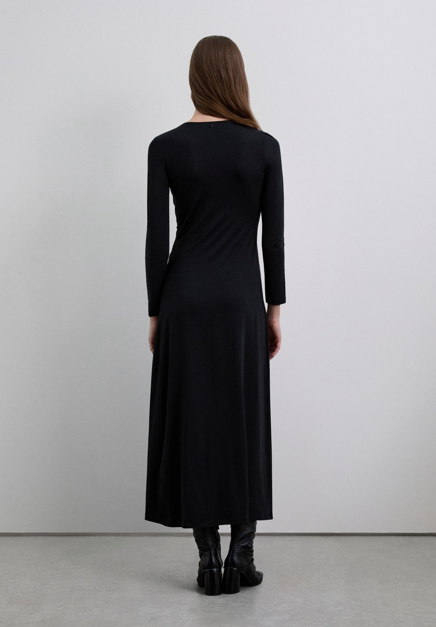 VESTIDO MIDI NUDO
