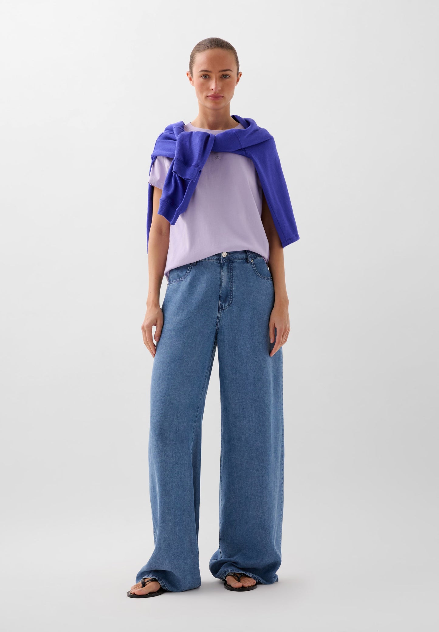 POLERA BÁSICA CALAVERA