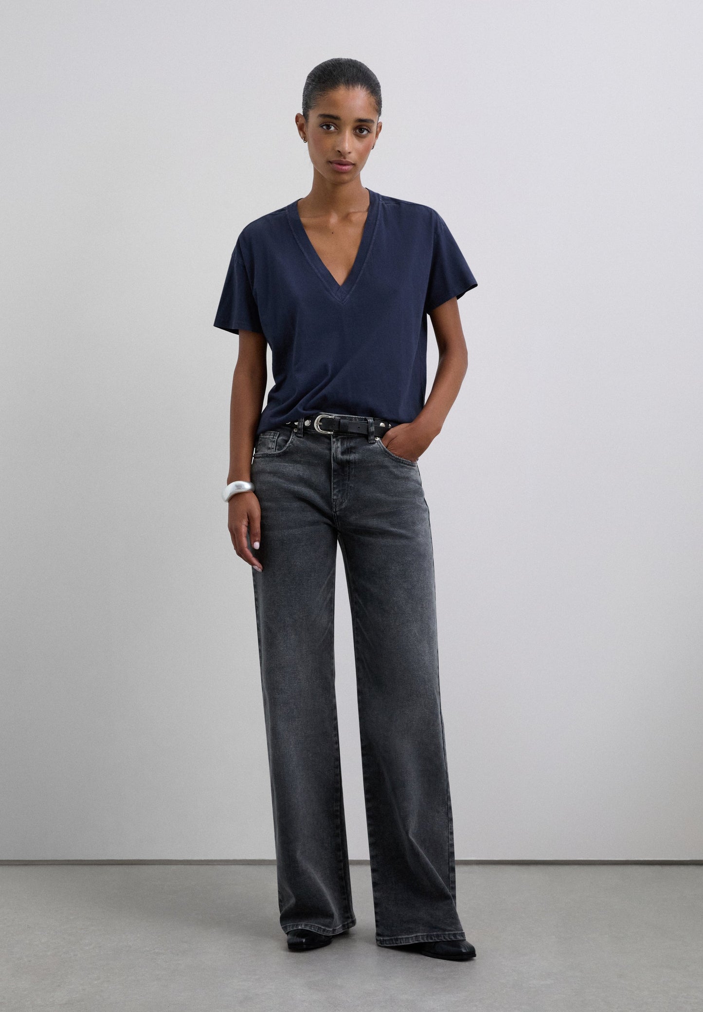 POLERA BÁSICA CUELLO PICO