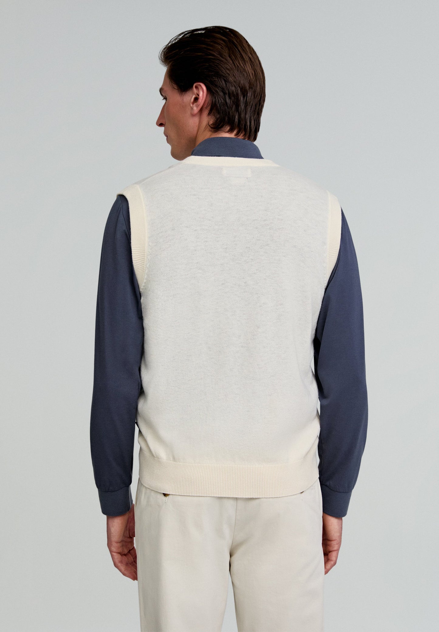 SWEATER SIN MANGAS ADN