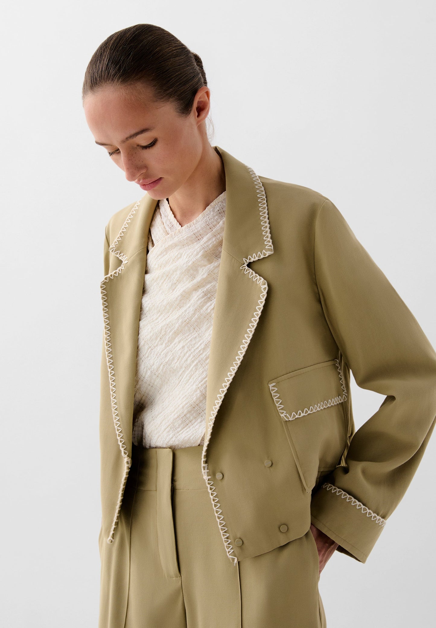 BLAZER DETALLE COSTURAS