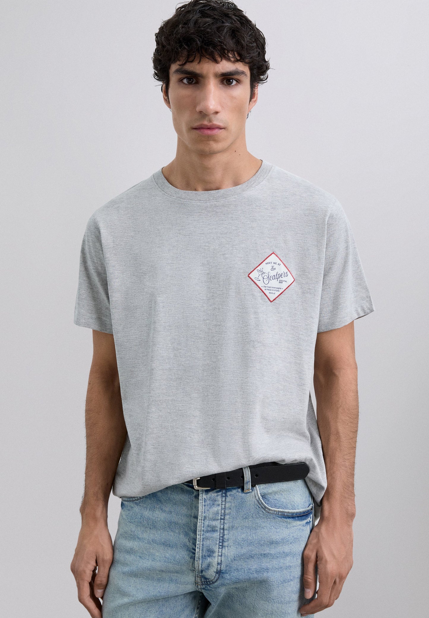 POLERA PARCHE BORDADO LOGO