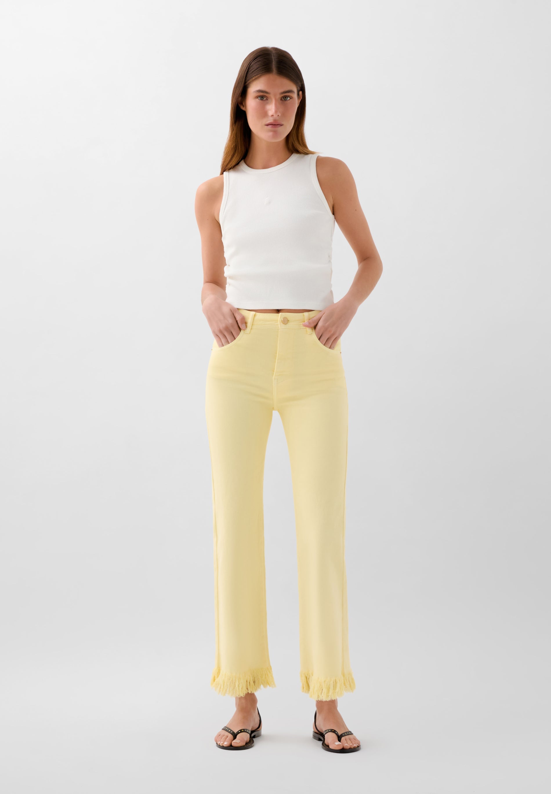 PANTALÓN VAQUERO FLECOS BORDADO