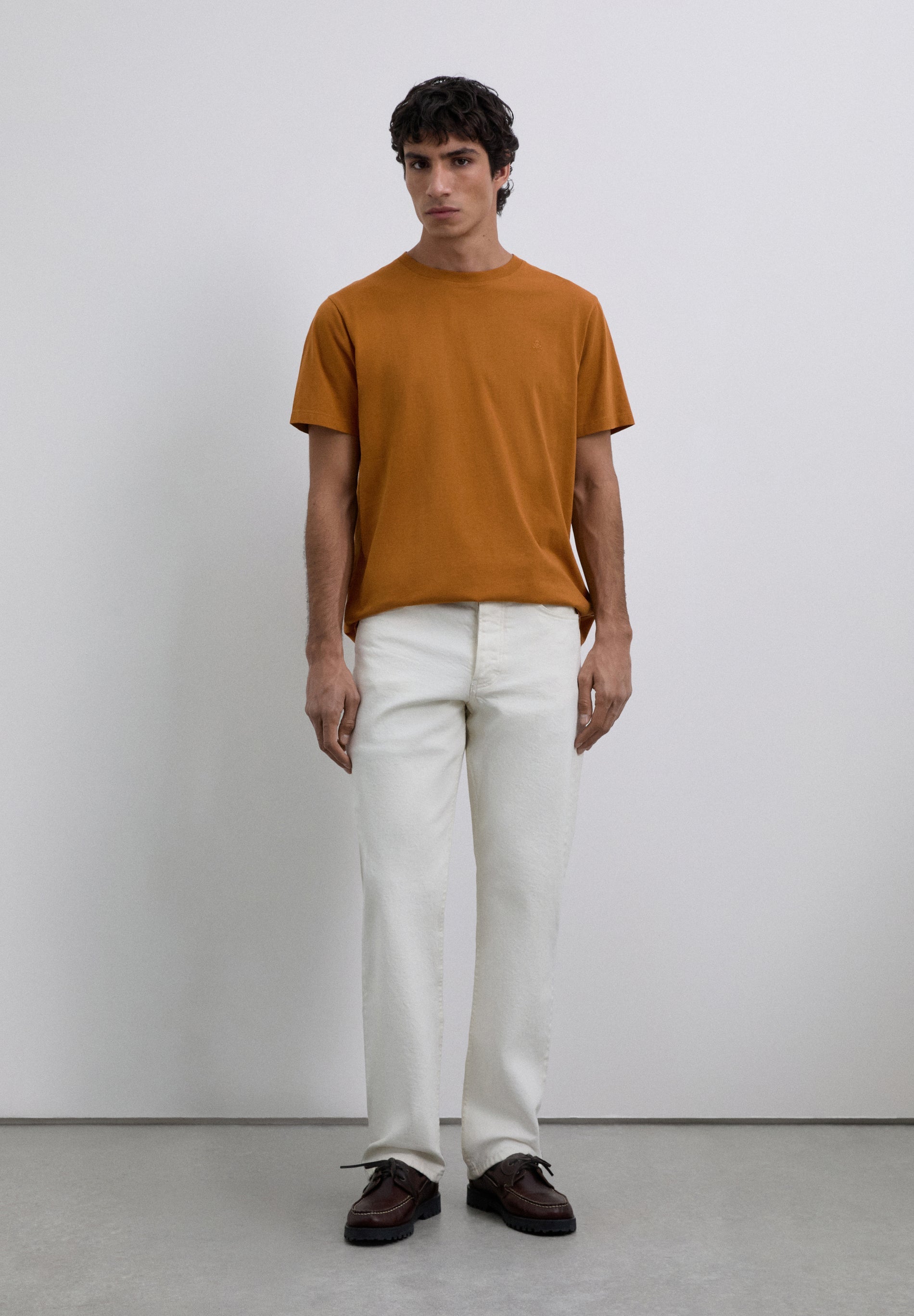 POLERA CALAVERA BORDADA