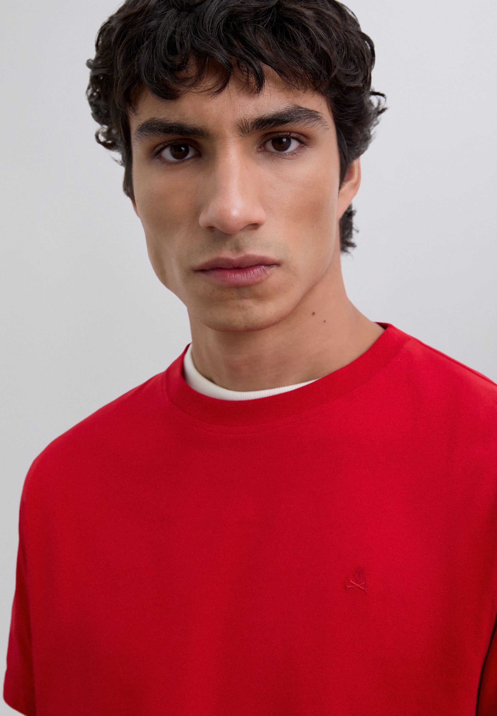 POLERA CALAVERA BORDADA