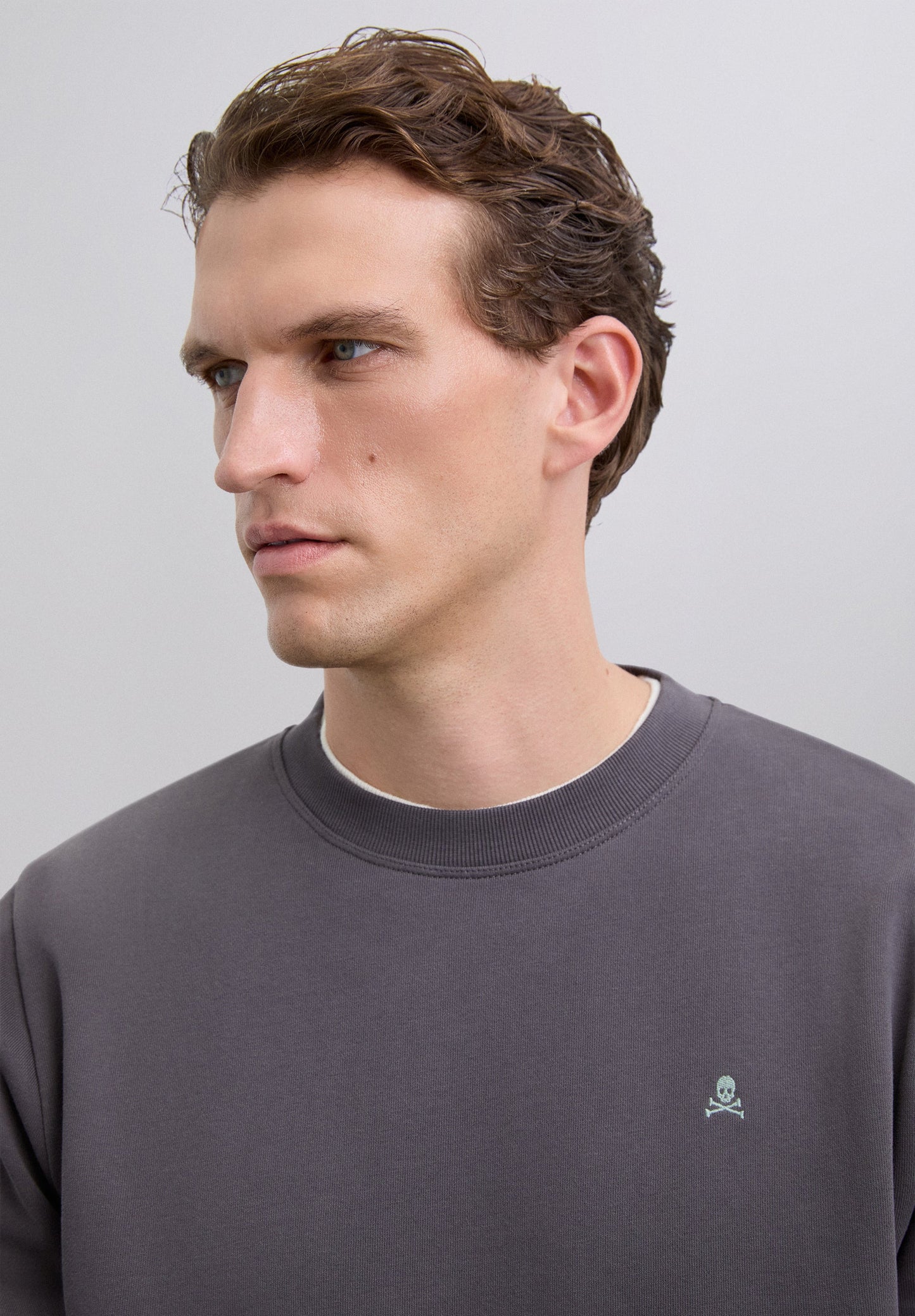 POLERÓN BORDADA CONTRASTE ALGODÓN