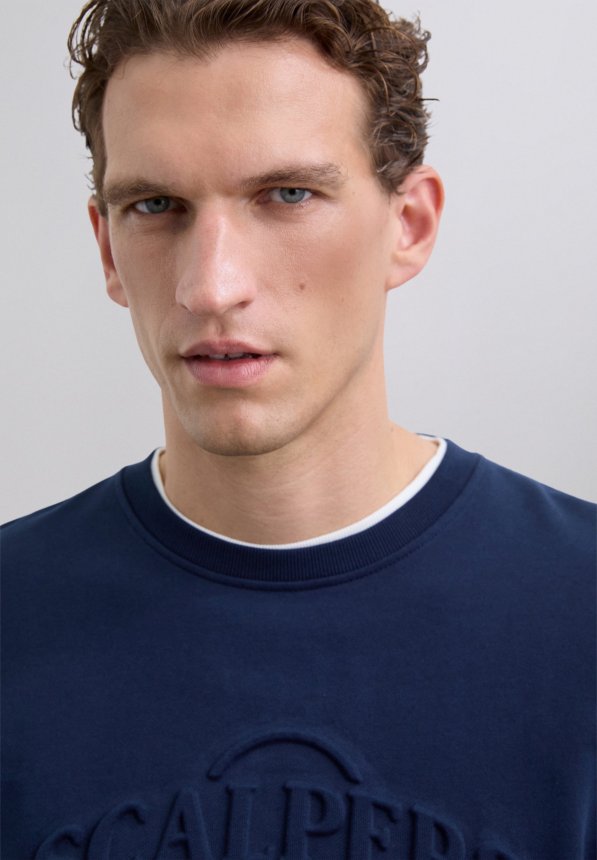 POLERÓN LOGO RELIEVE