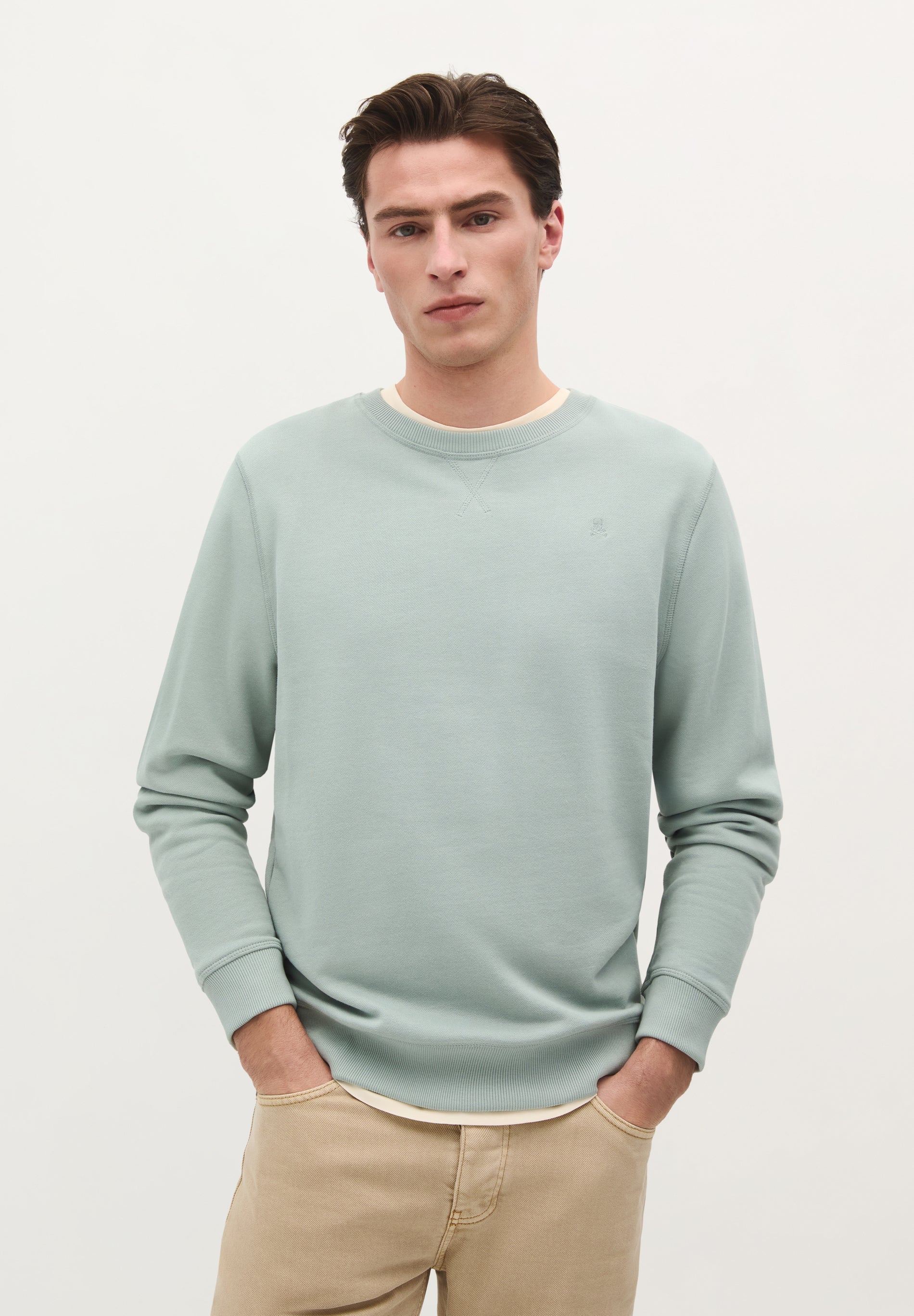 POLERÓN BÁSICO CALAVERA BORDADA