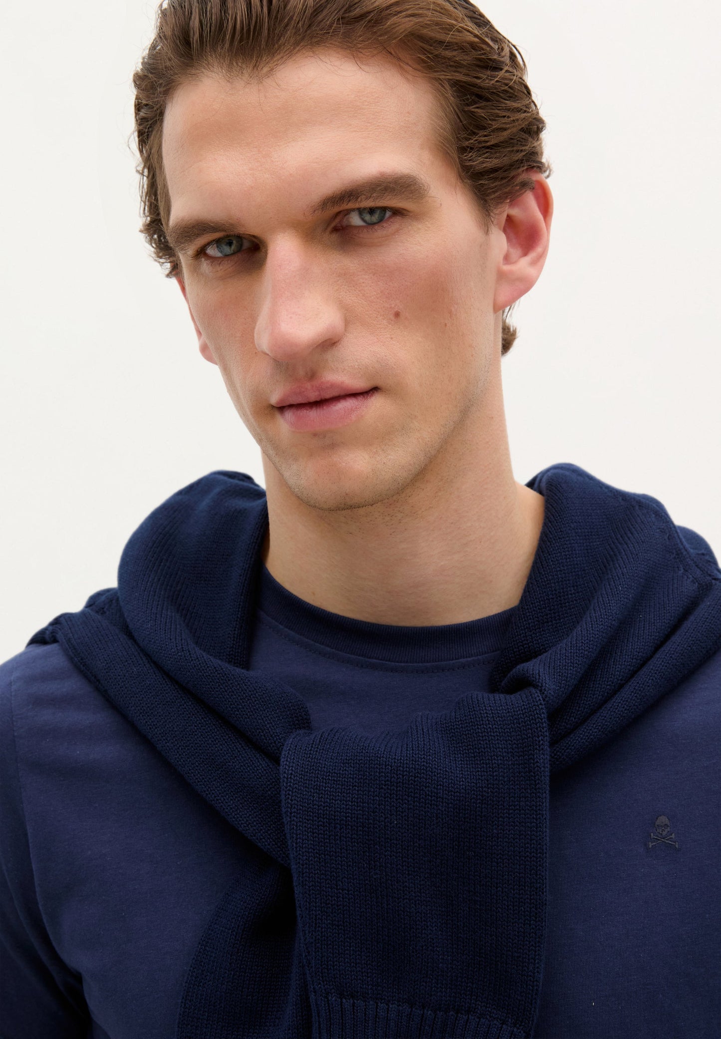 POLERA BÁSICA CALAVERA