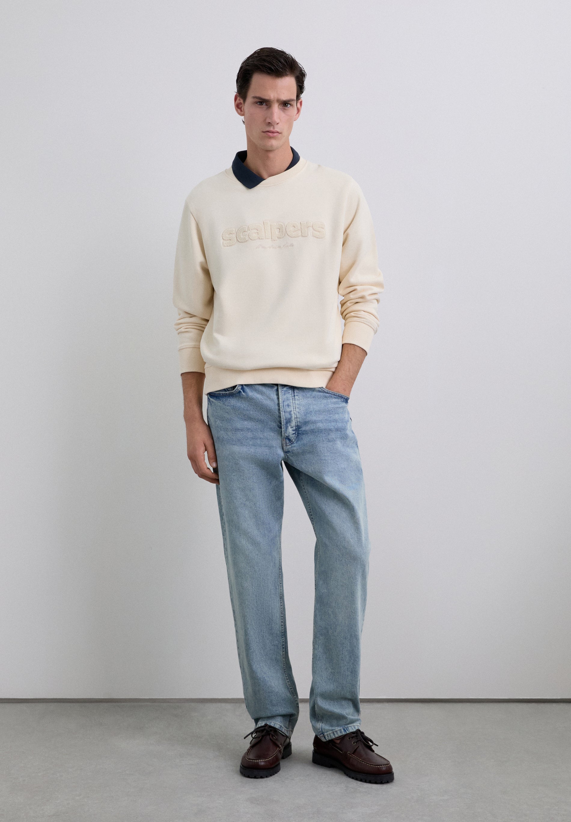 POLERÓN LOGO RELIEVE