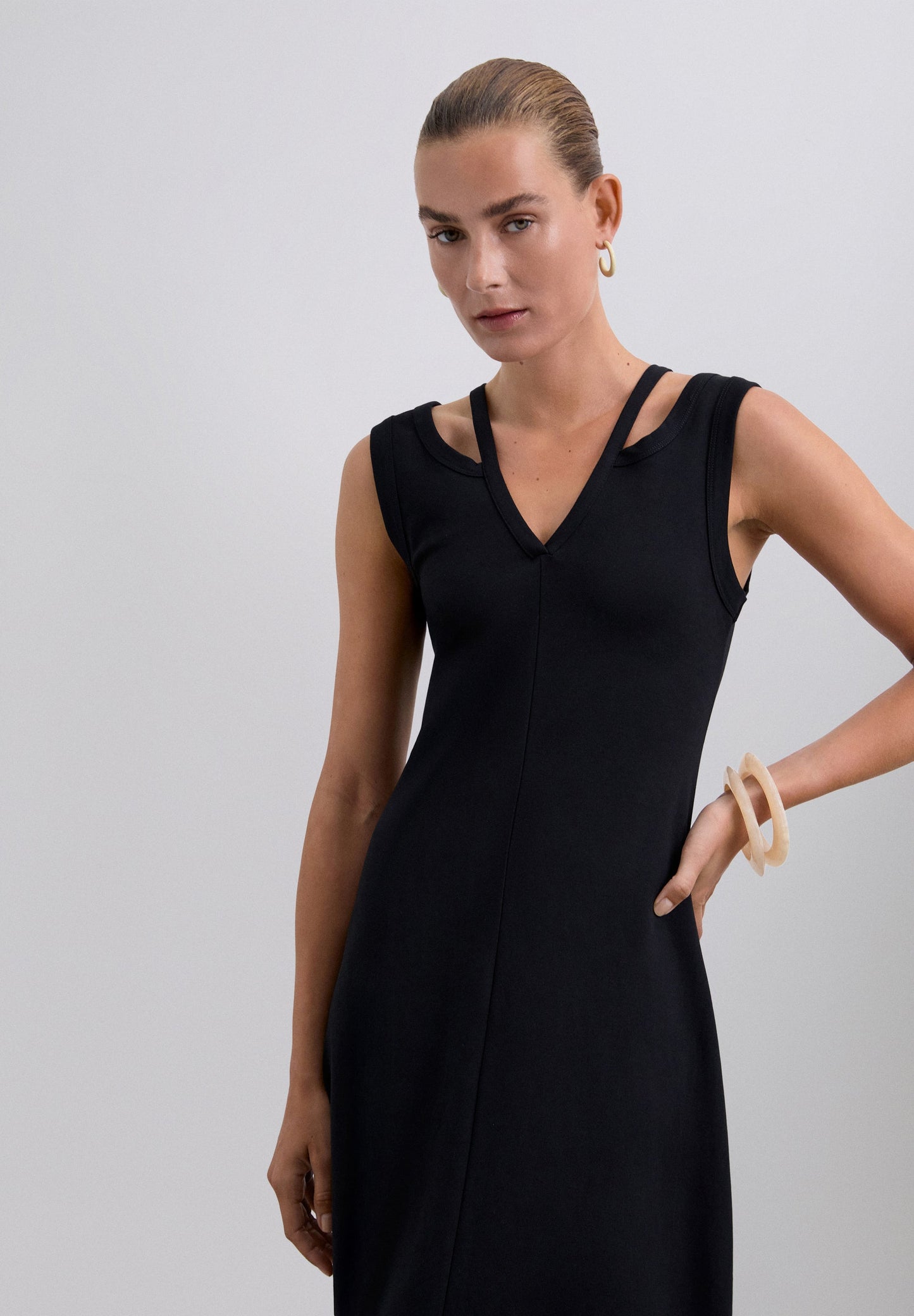 VESTIDO MIDI CUT OUT