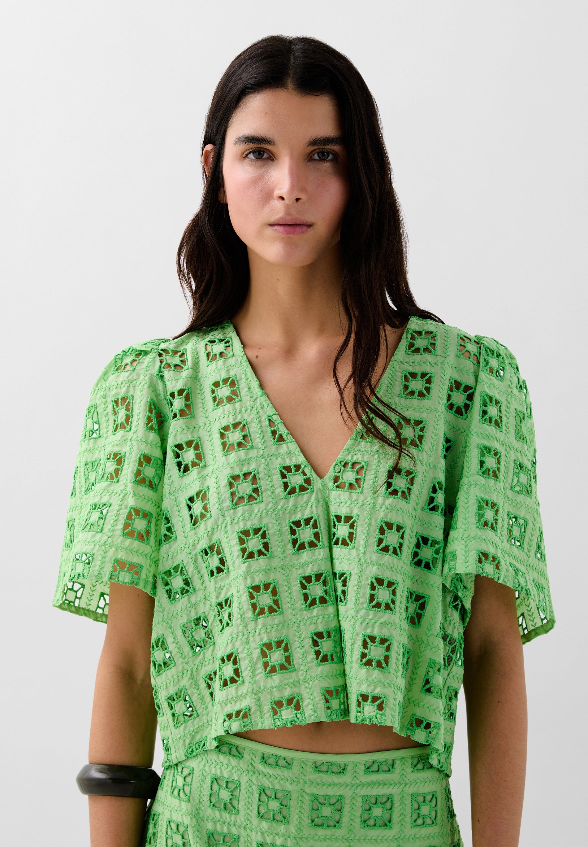 TOP DETALLES BORDADOS