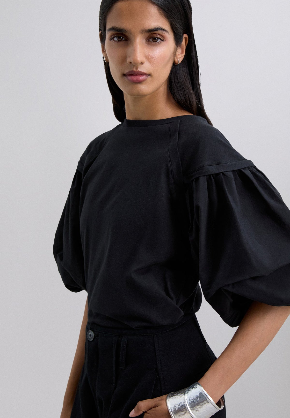 POLERA MANGA ABULLONADA