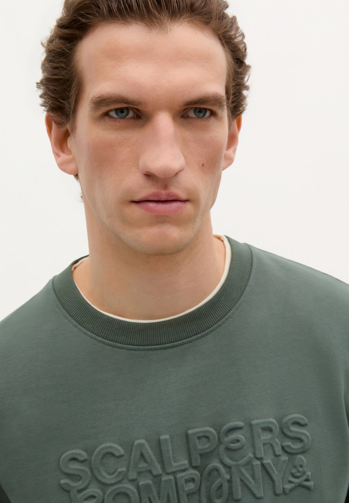 POLERÓN LOGO RELIEVE