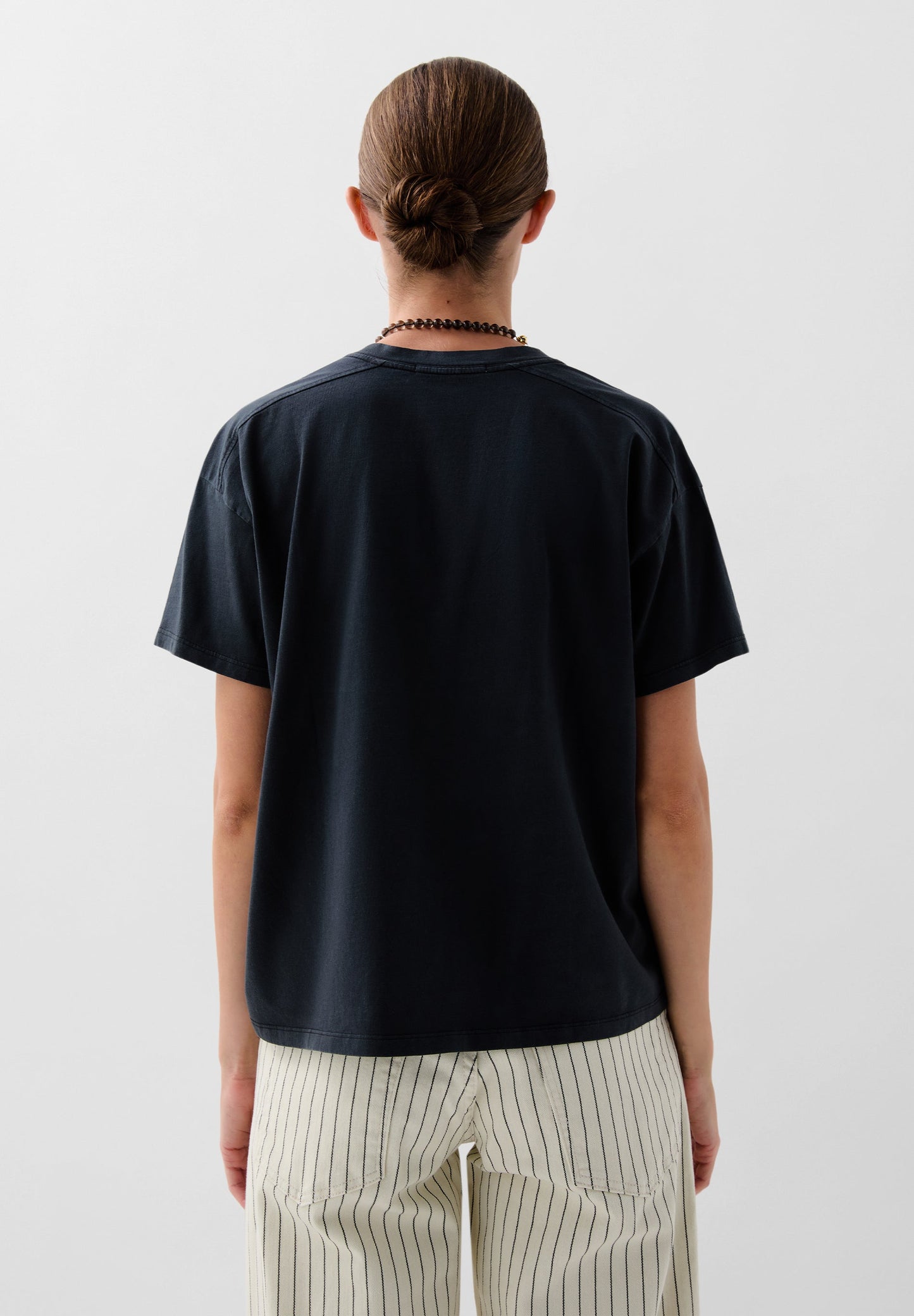 POLERA BÁSICA ESCOTE V