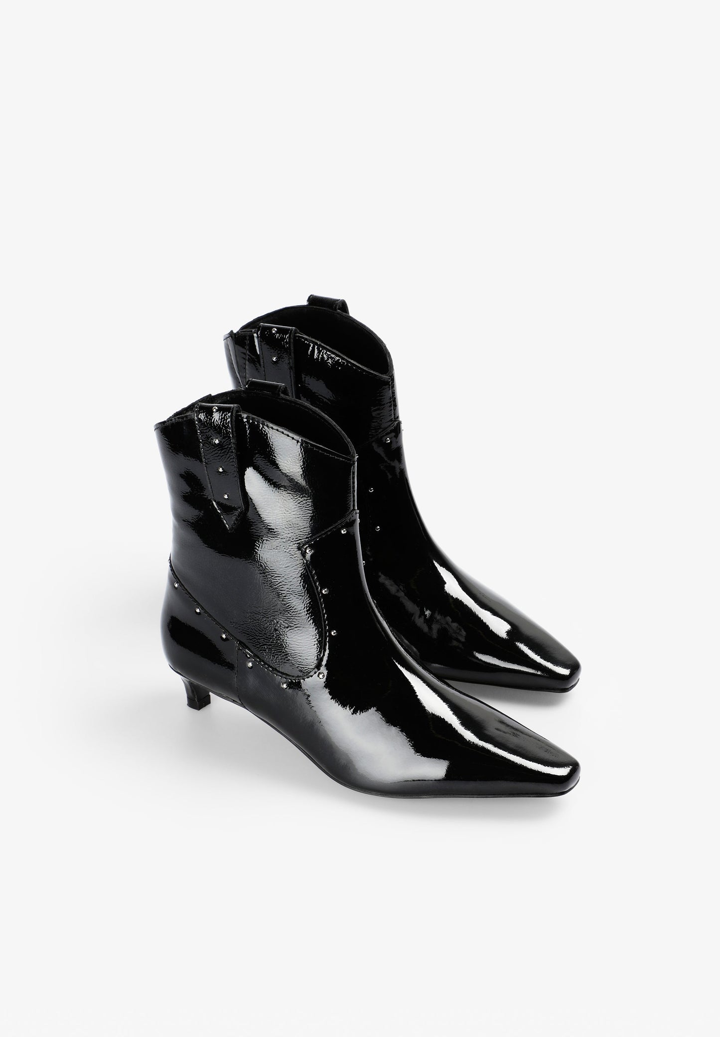 BOTAS PIEL PUNTA TACHAS