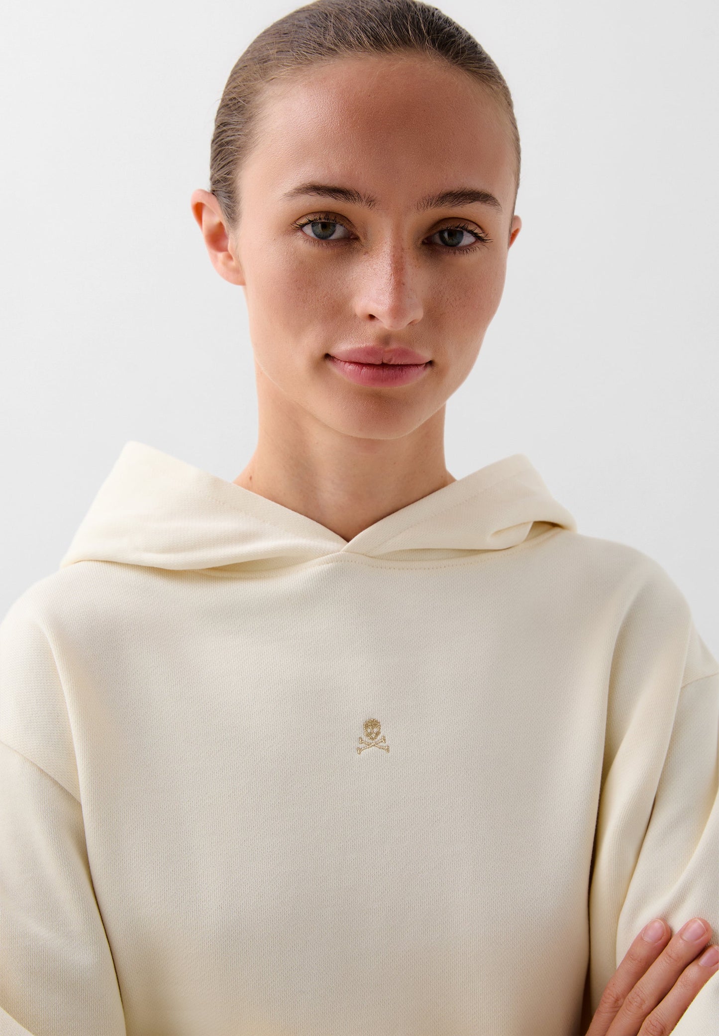 POLERÓN CAPUCHA CALAVERA BORDADA