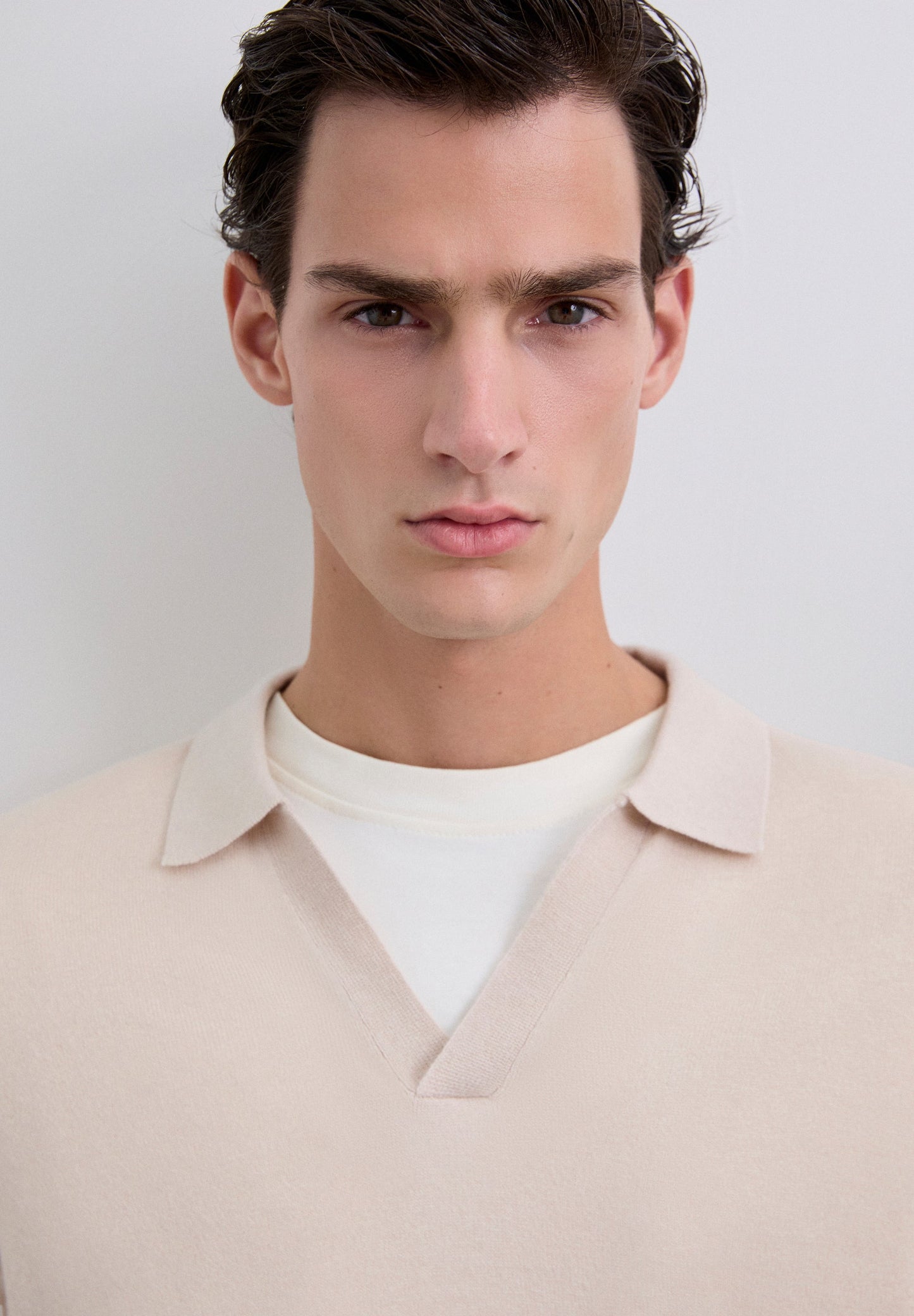 CHALECO POLO CUELLO PICO LANA