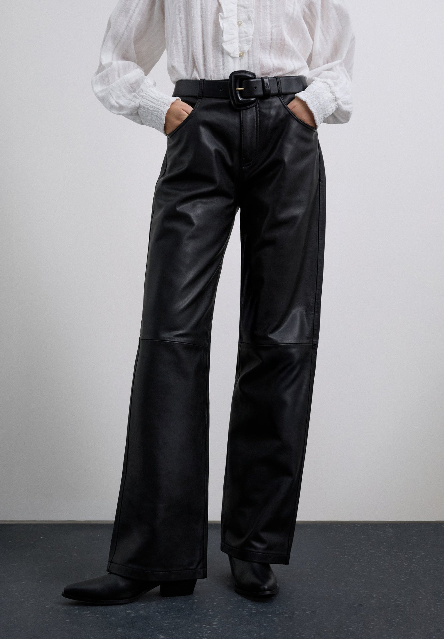 PANTALÓN PIEL RECTO TIRO ALTO