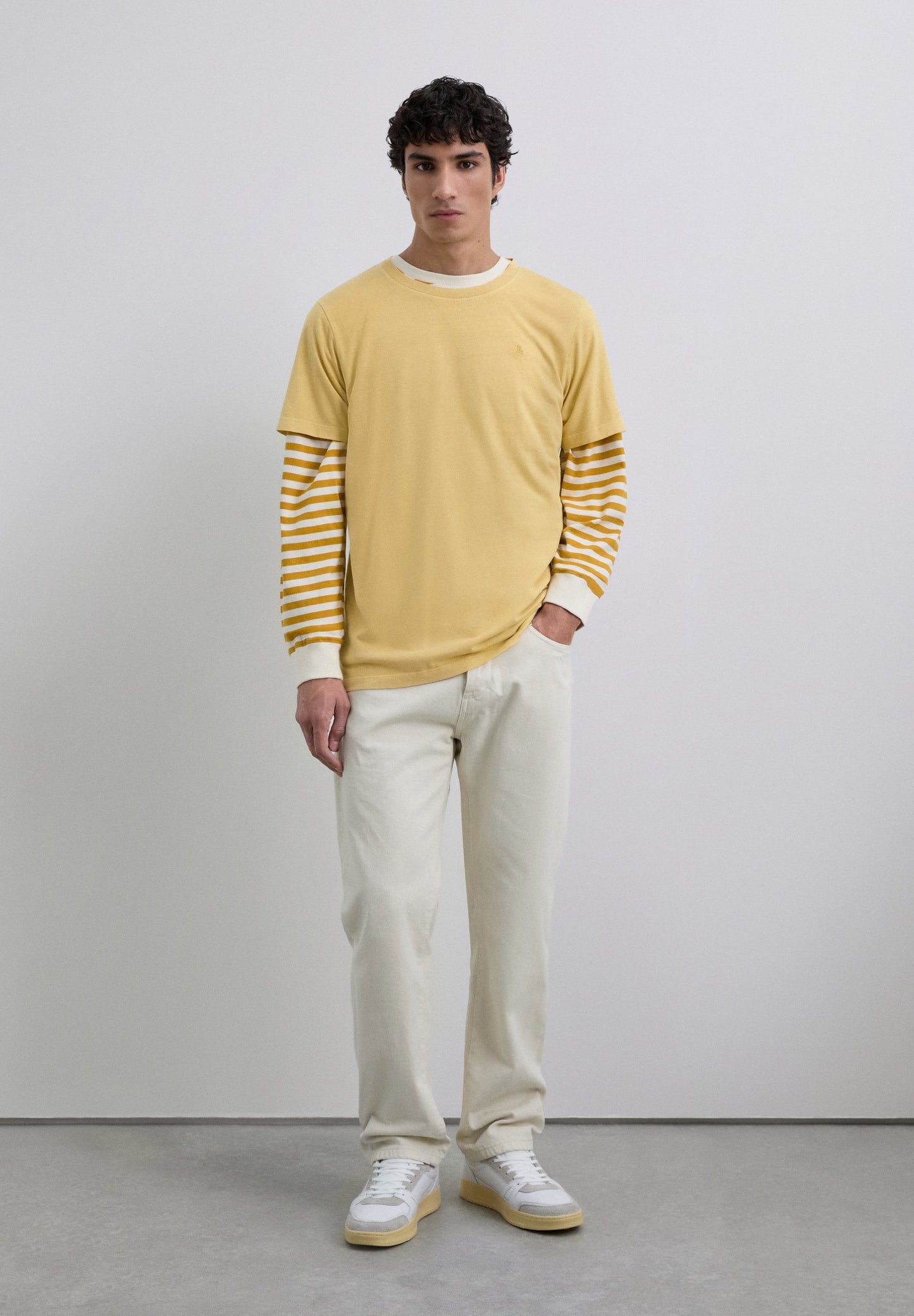 POLERA CALAVERA BORDADA