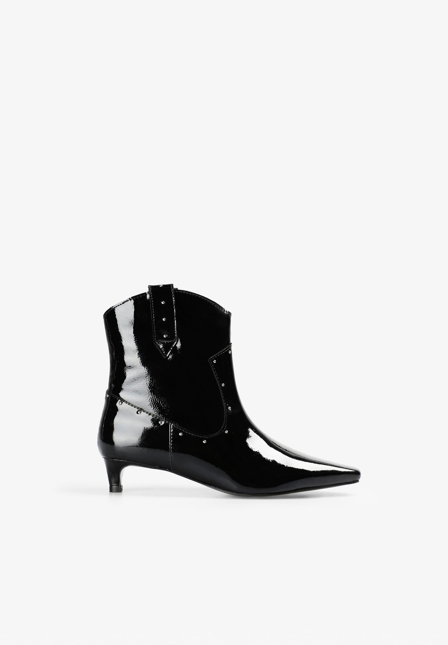 BOTAS PIEL PUNTA TACHAS