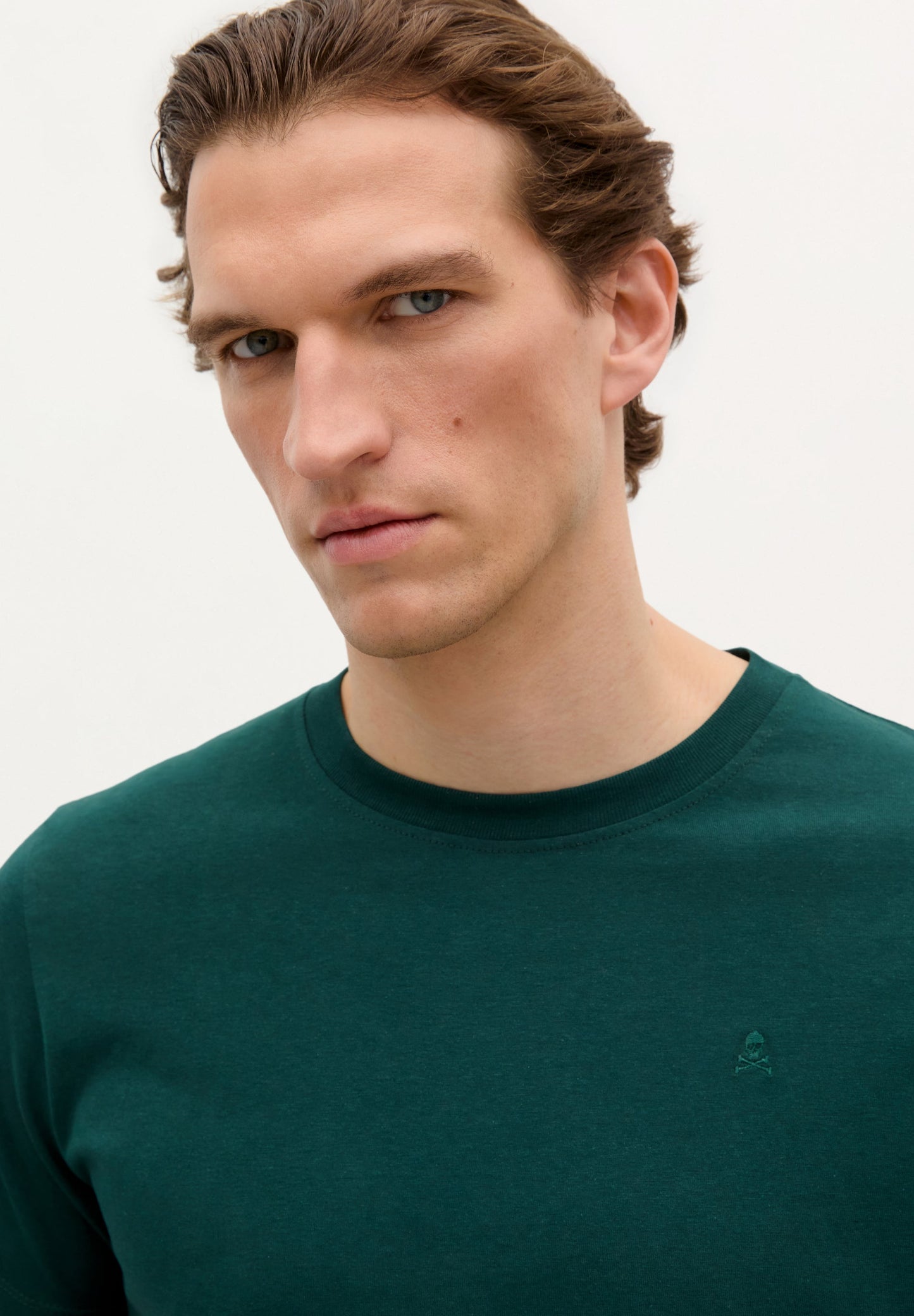 POLERA BÁSICA CALAVERA