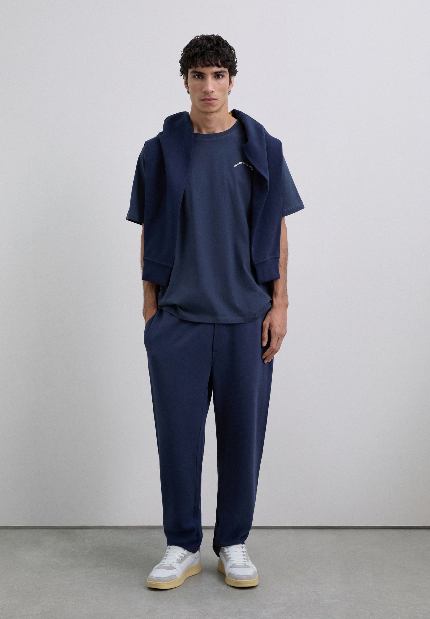 POLERA PRINT LOGO CONTRASTE