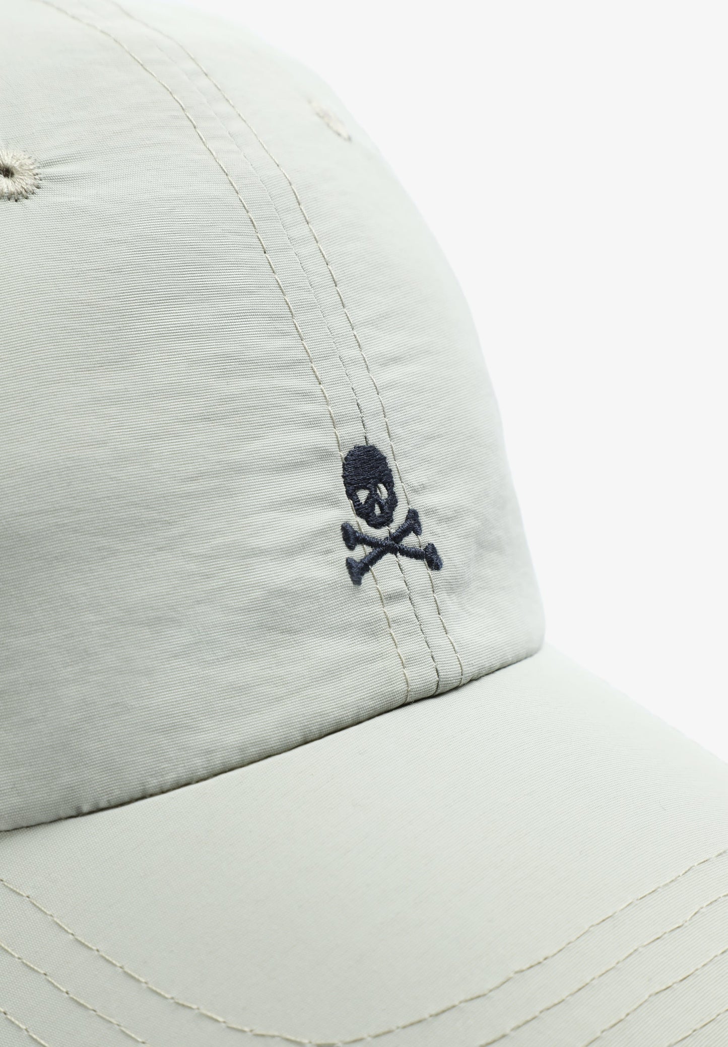 GORRA CALAVERA BORDADA CONTRASTE