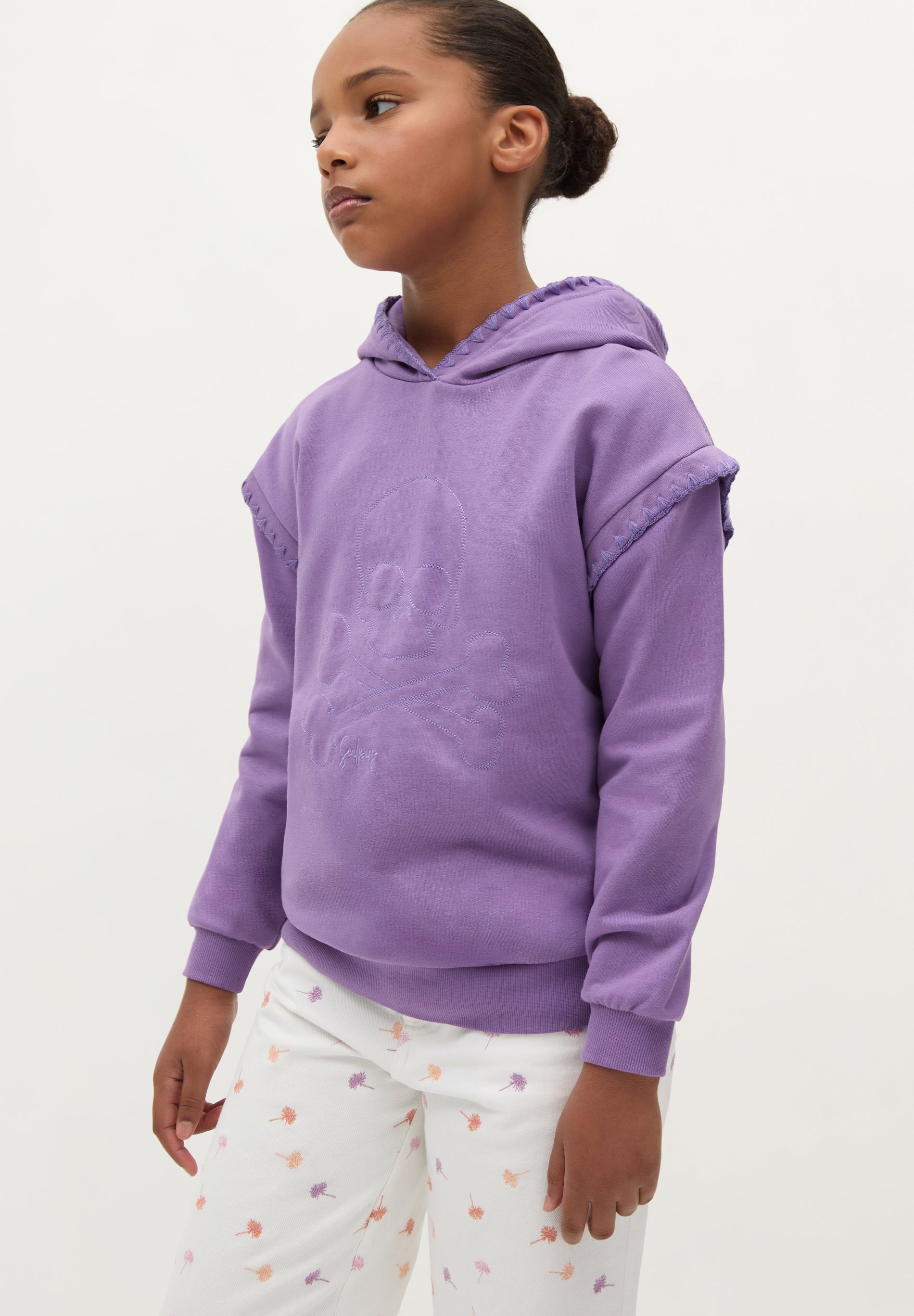 POLERÓN CAPUCHA BORDADA