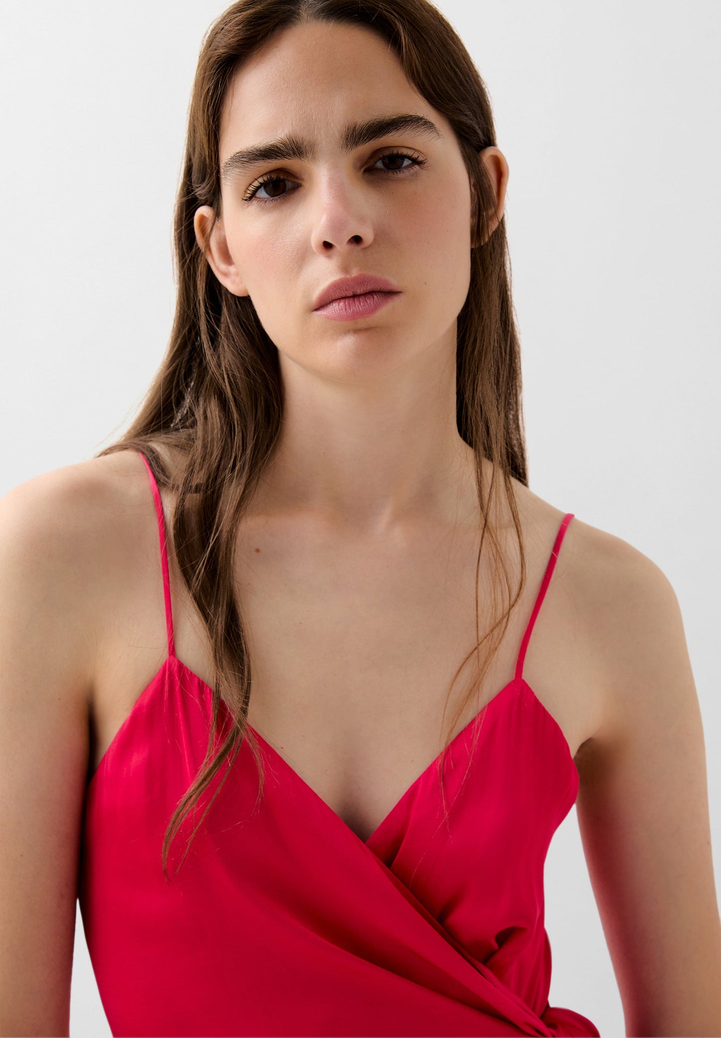 VESTIDO ESCOTE ASIMÉTRICO