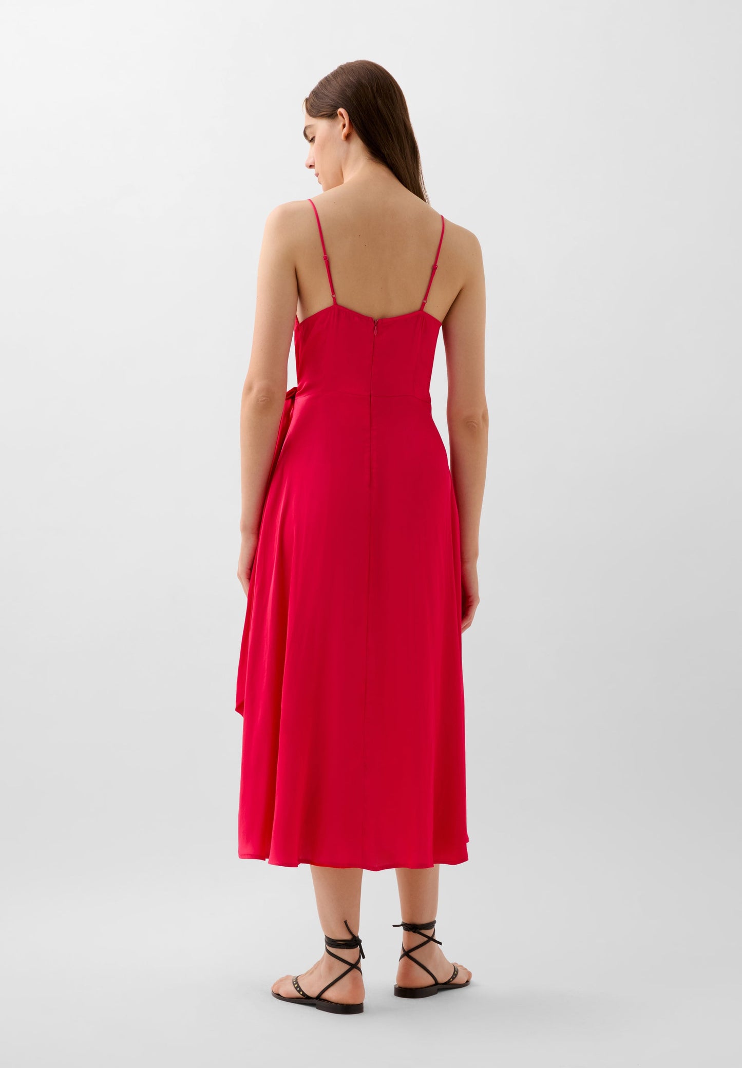 VESTIDO ESCOTE ASIMÉTRICO